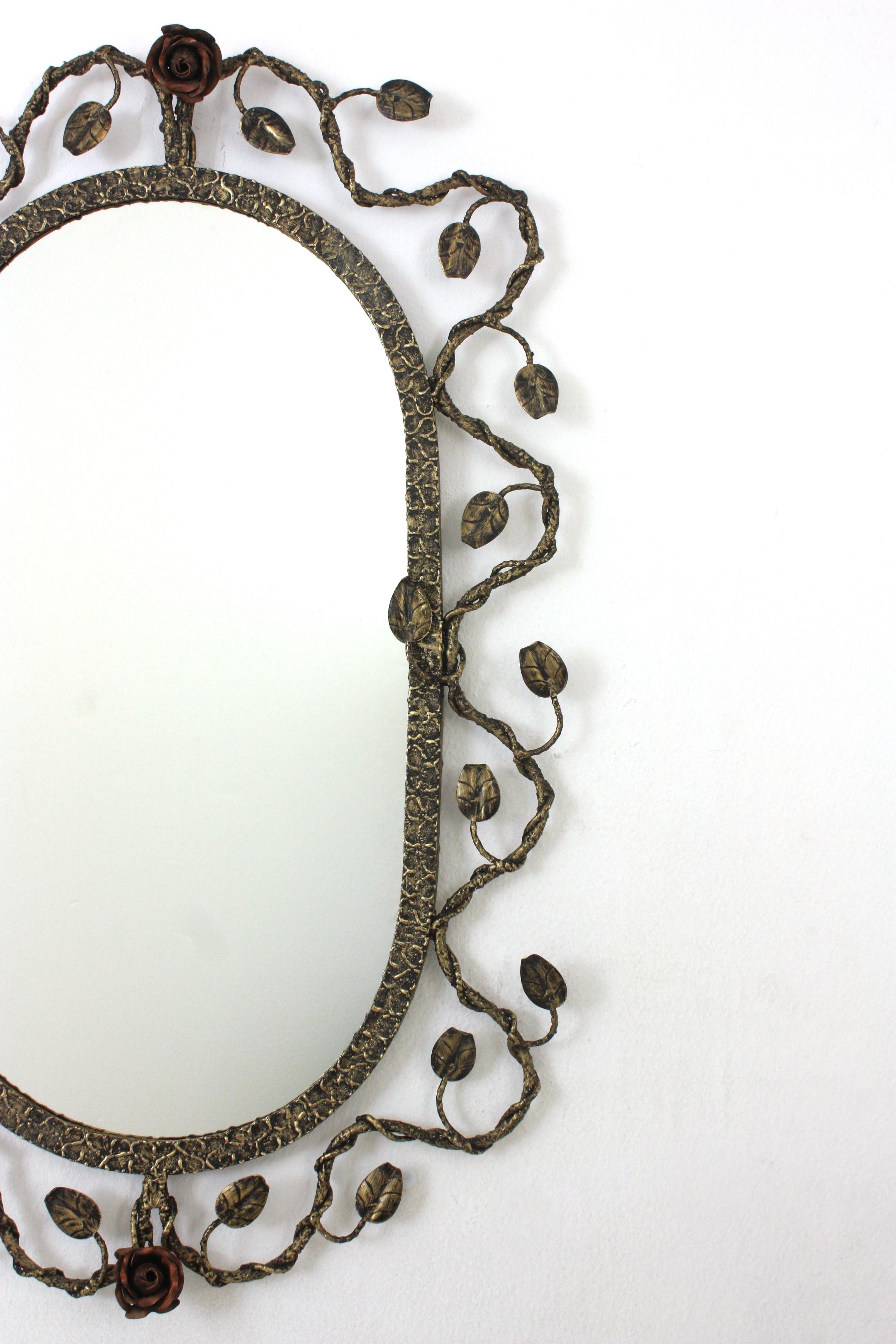 Oval Mirror in Gilt Iron with Foliage Floral Motifs, 1950s In Good Condition For Sale In Barcelona, ES