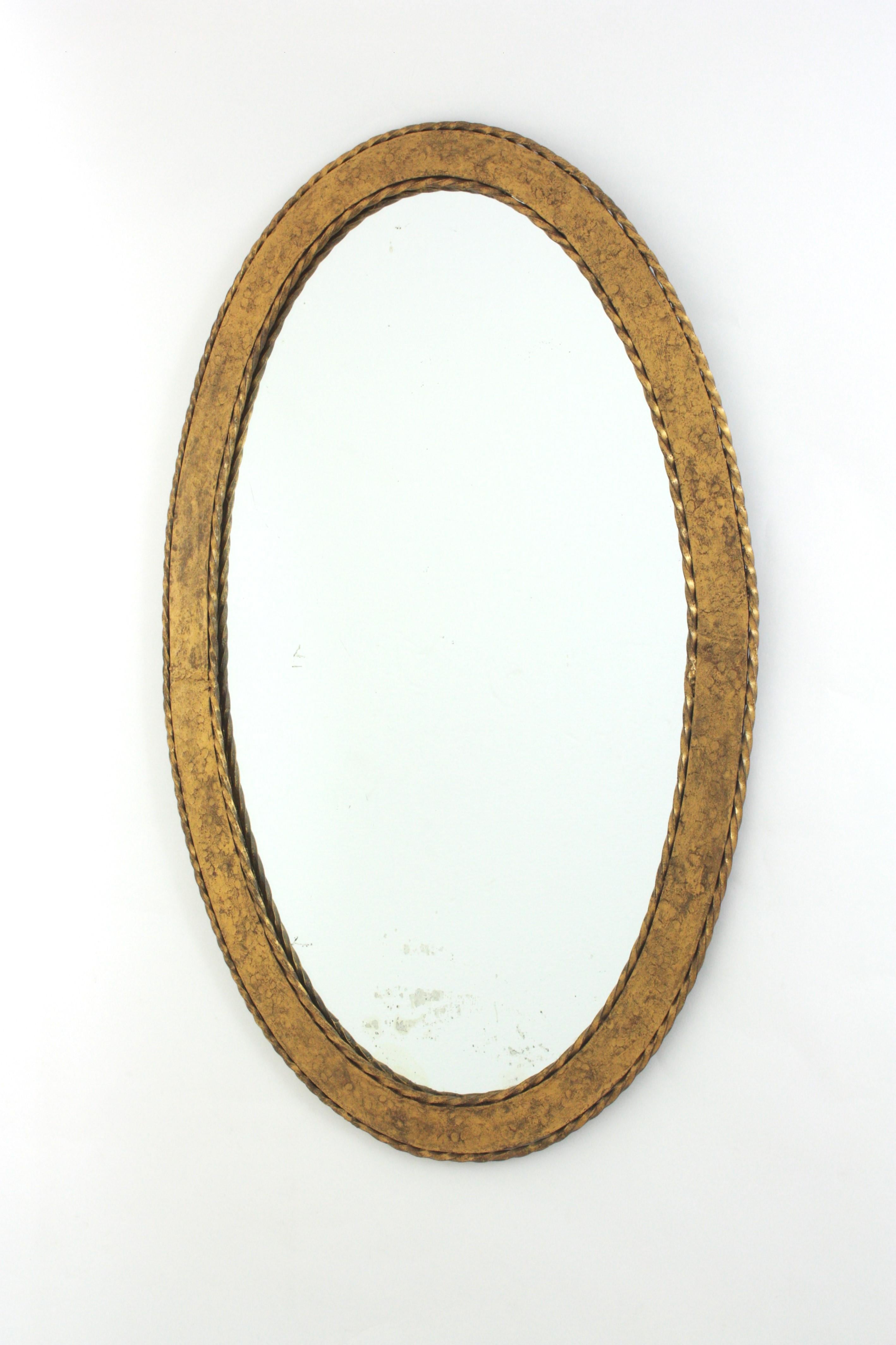 Miroir ovale en fer forgé doré, Espagne, années 1950 2
