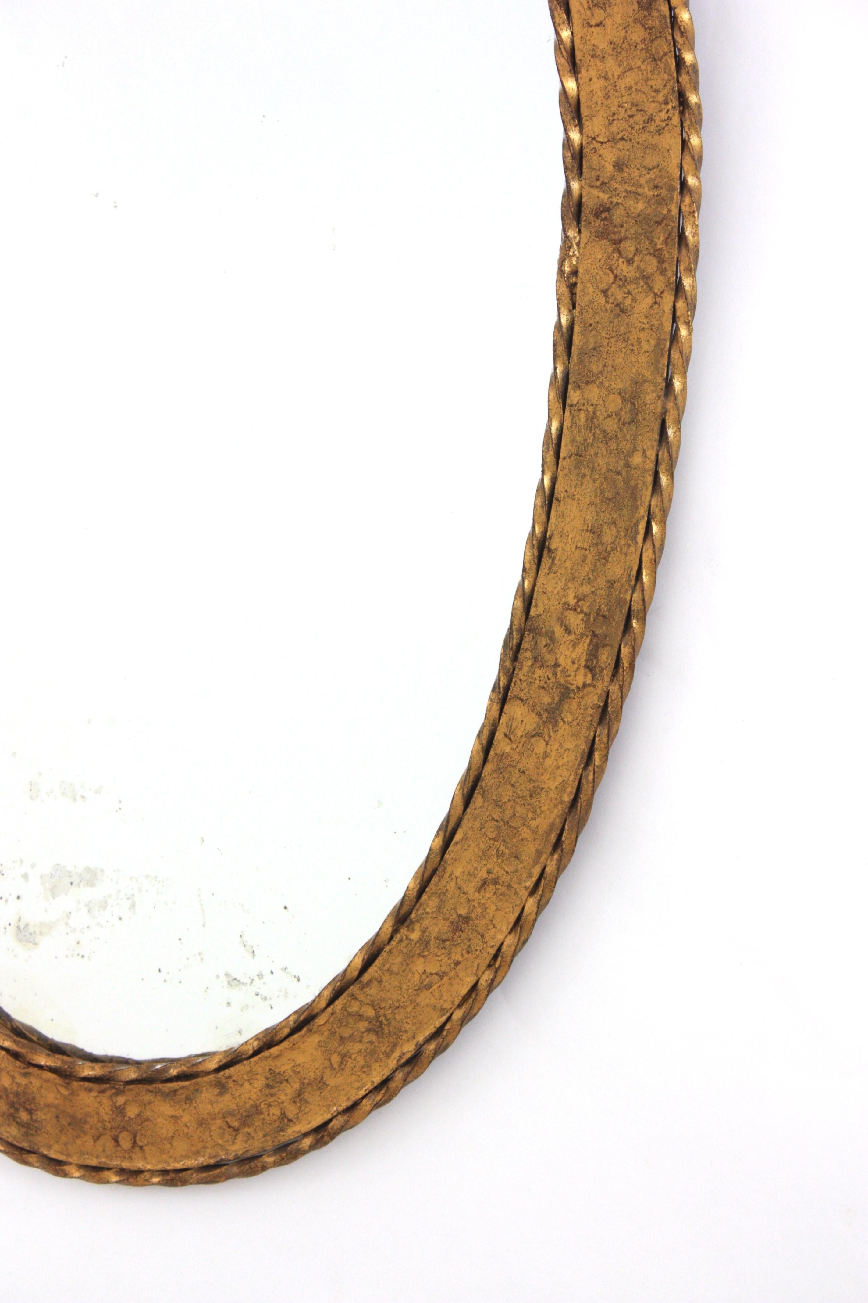 Miroir ovale en fer forgé doré, Espagne, années 1950 4