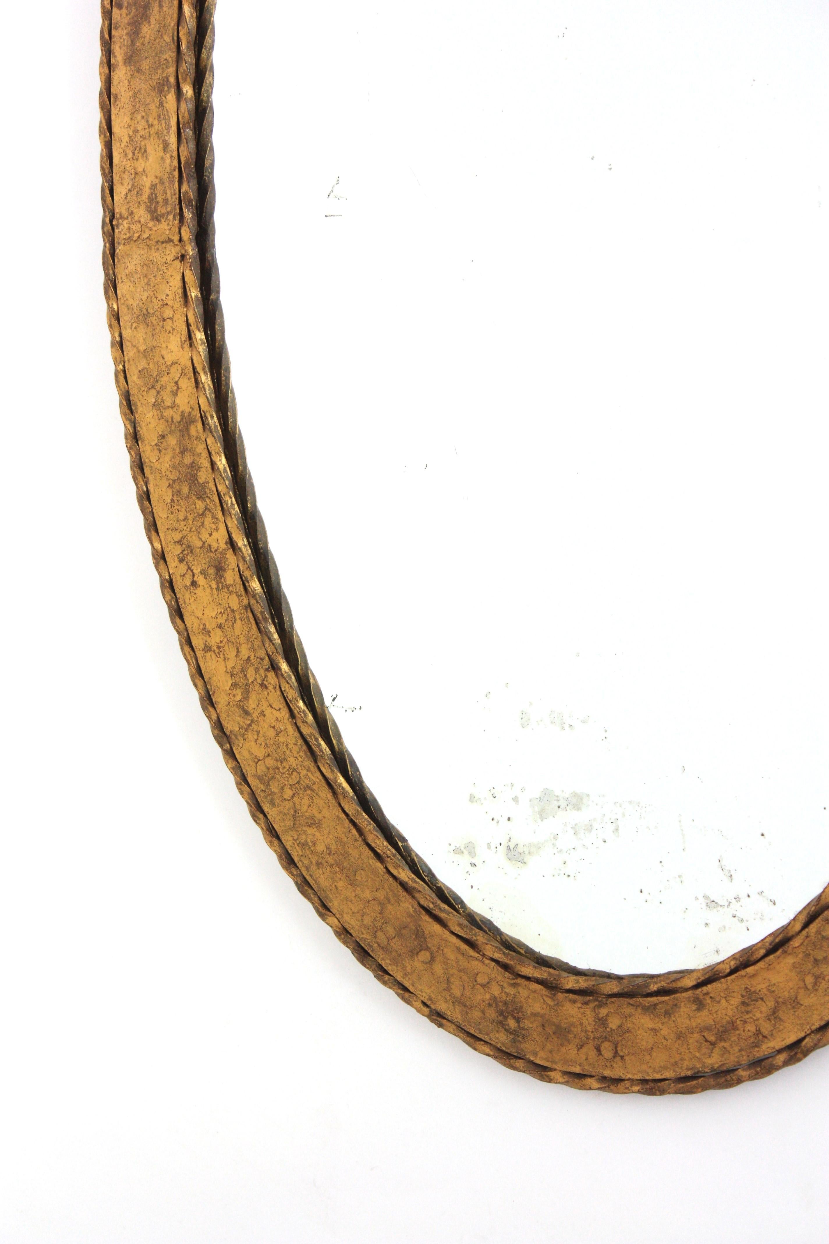 Miroir ovale en fer forgé doré, Espagne, années 1950 5