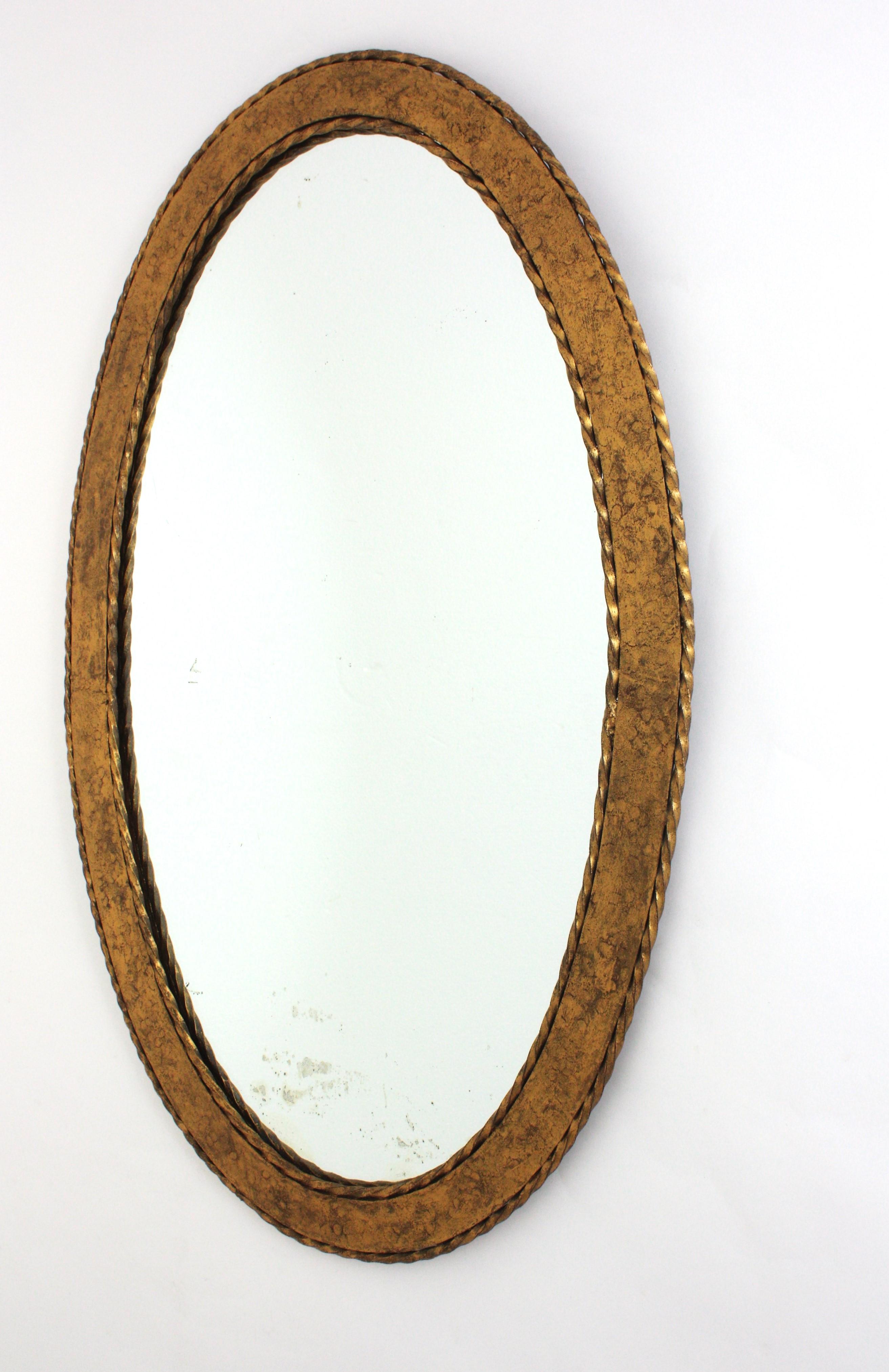 Miroir ovale en fer forgé doré, Espagne, années 1950 7