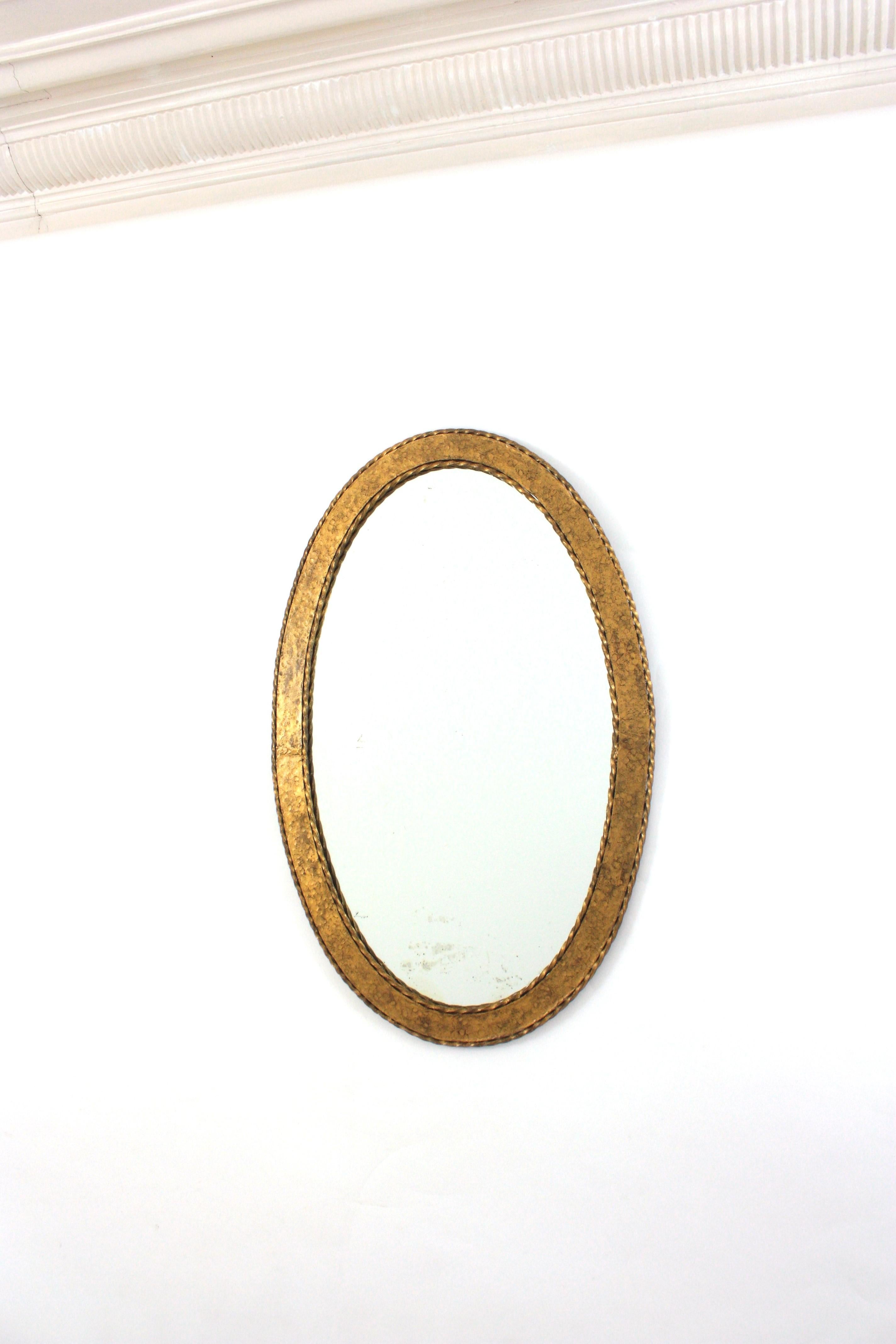 Miroir ovale en fer forgé doré, Espagne, années 1950 1