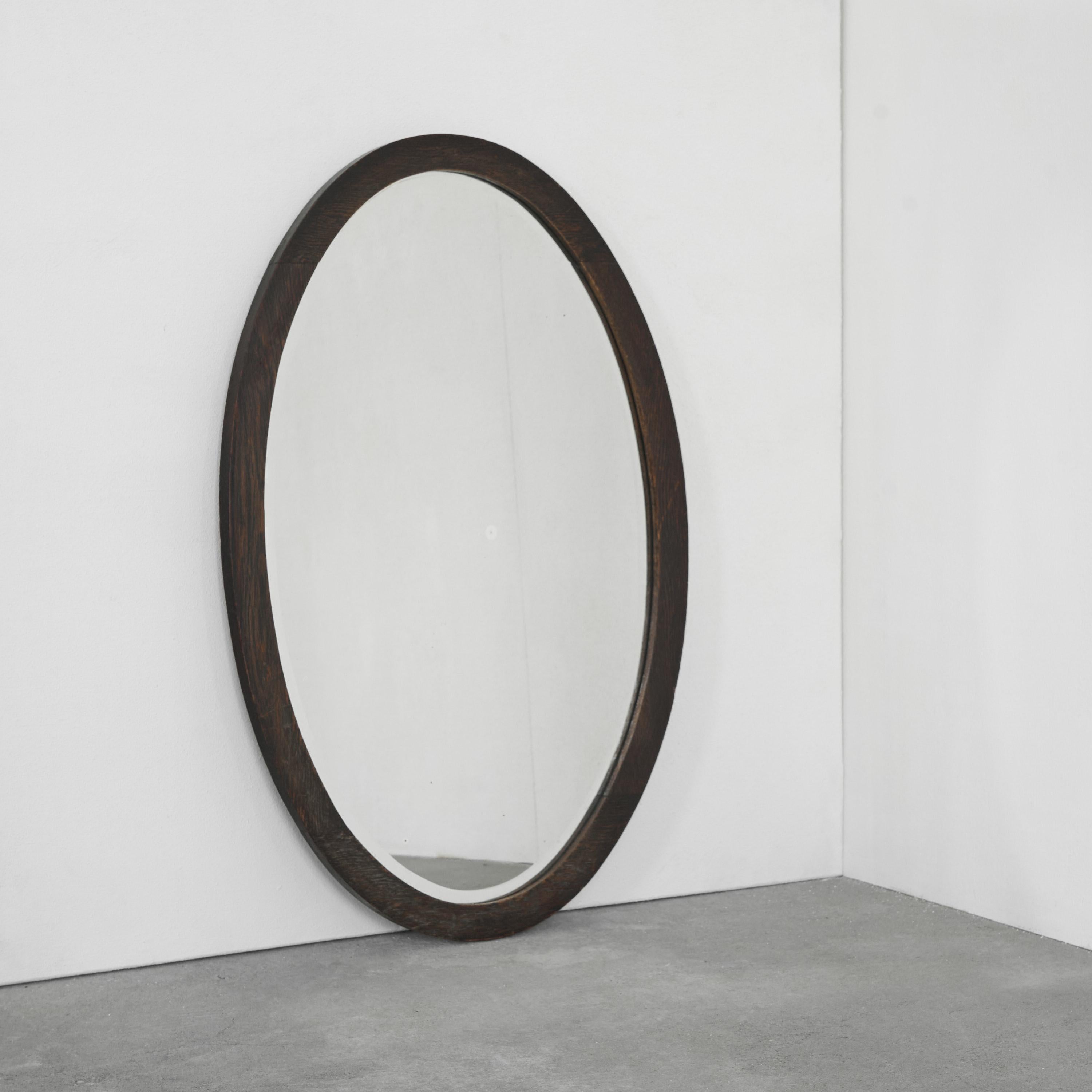 Art déco Miroir ovale en chêne massif des années 1930 en vente