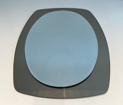 Ovaler Spiegel. Italienisches Werk von Cristal Arte. CIRCA 1970
