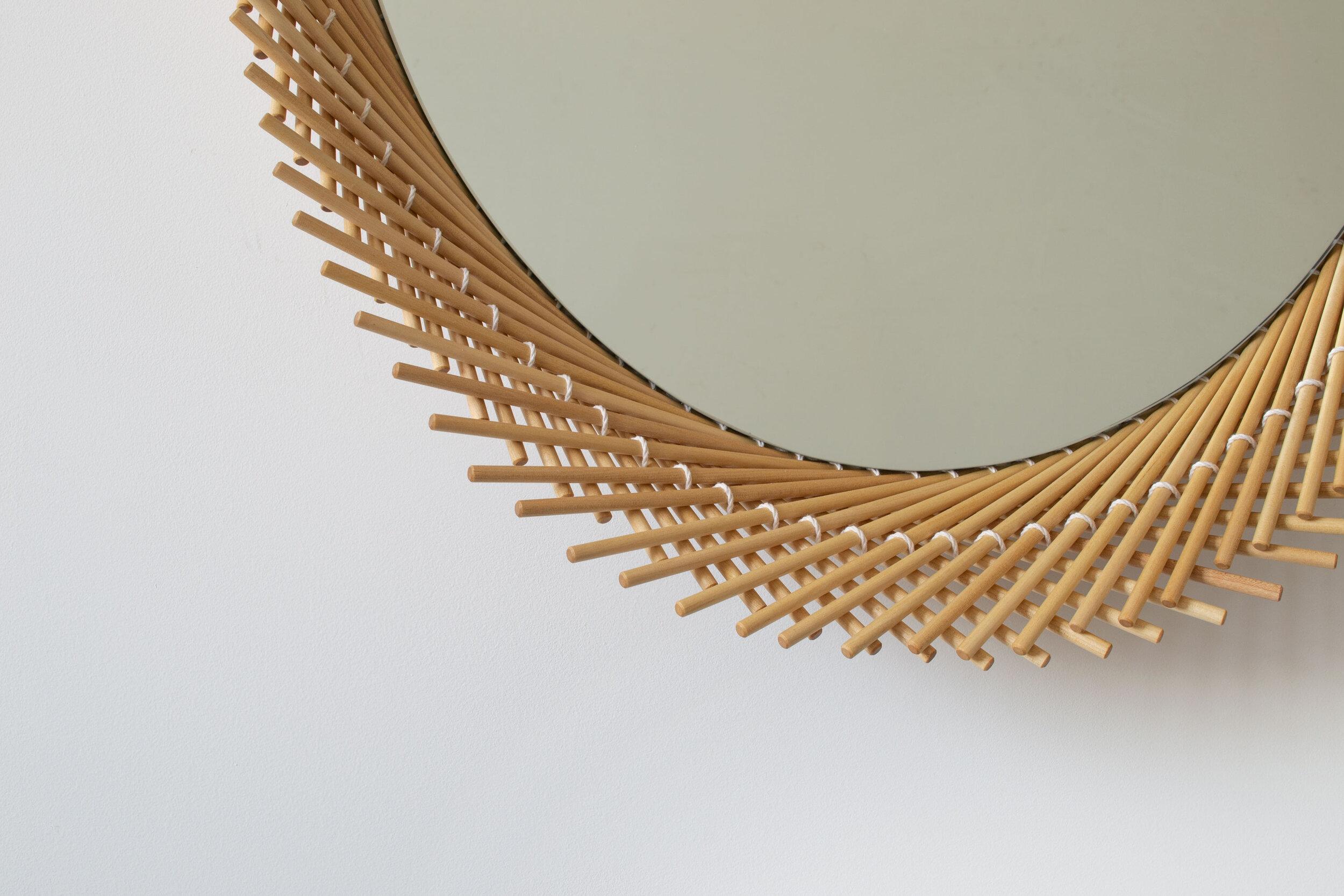 Mooda Spiegel Oval 28 / Natürliches Ahornholz, klarer Spiegel von INDO- im Zustand „Neu“ im Angebot in Rumford, RI