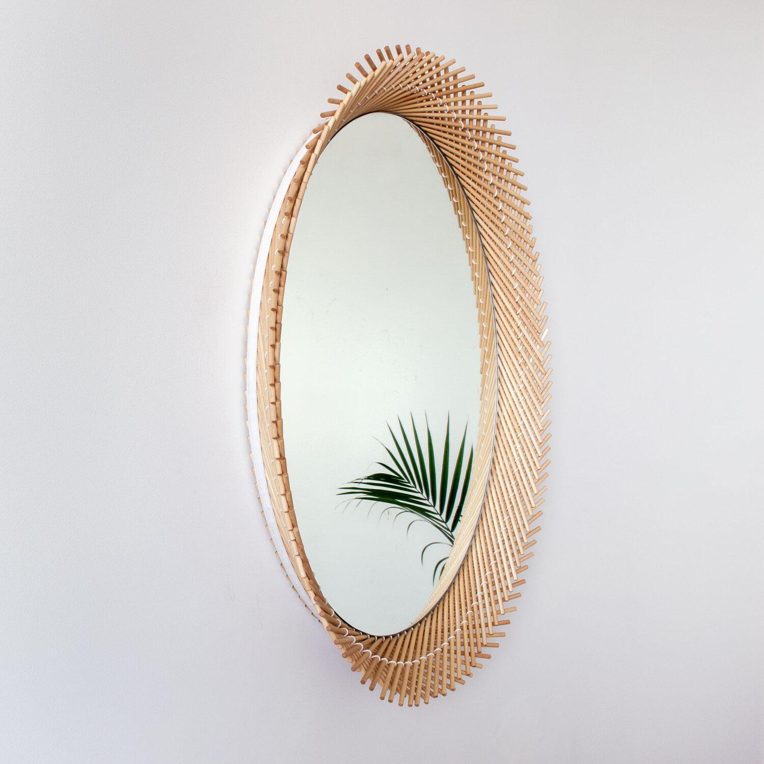 Mooda Spiegel Oval 28 / Natürliches Ahornholz, klarer Spiegel von INDO- (amerikanisch) im Angebot