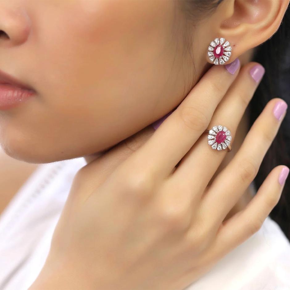 Oval Modern Ruby Earring Ring Set For Sale 3