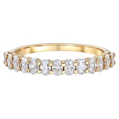 Alliance semi-éternité en or 14k avec moissanite ovale.
