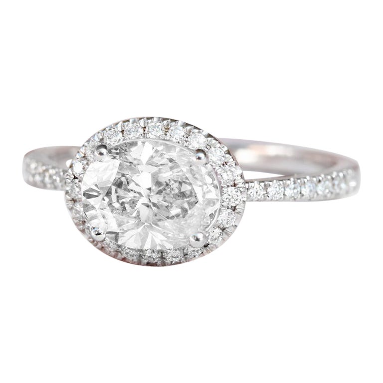 Anello di fidanzamento alternativo ovale con diamante Moissanite, unico nel suo genere, est-ovest - Ivy in vendita