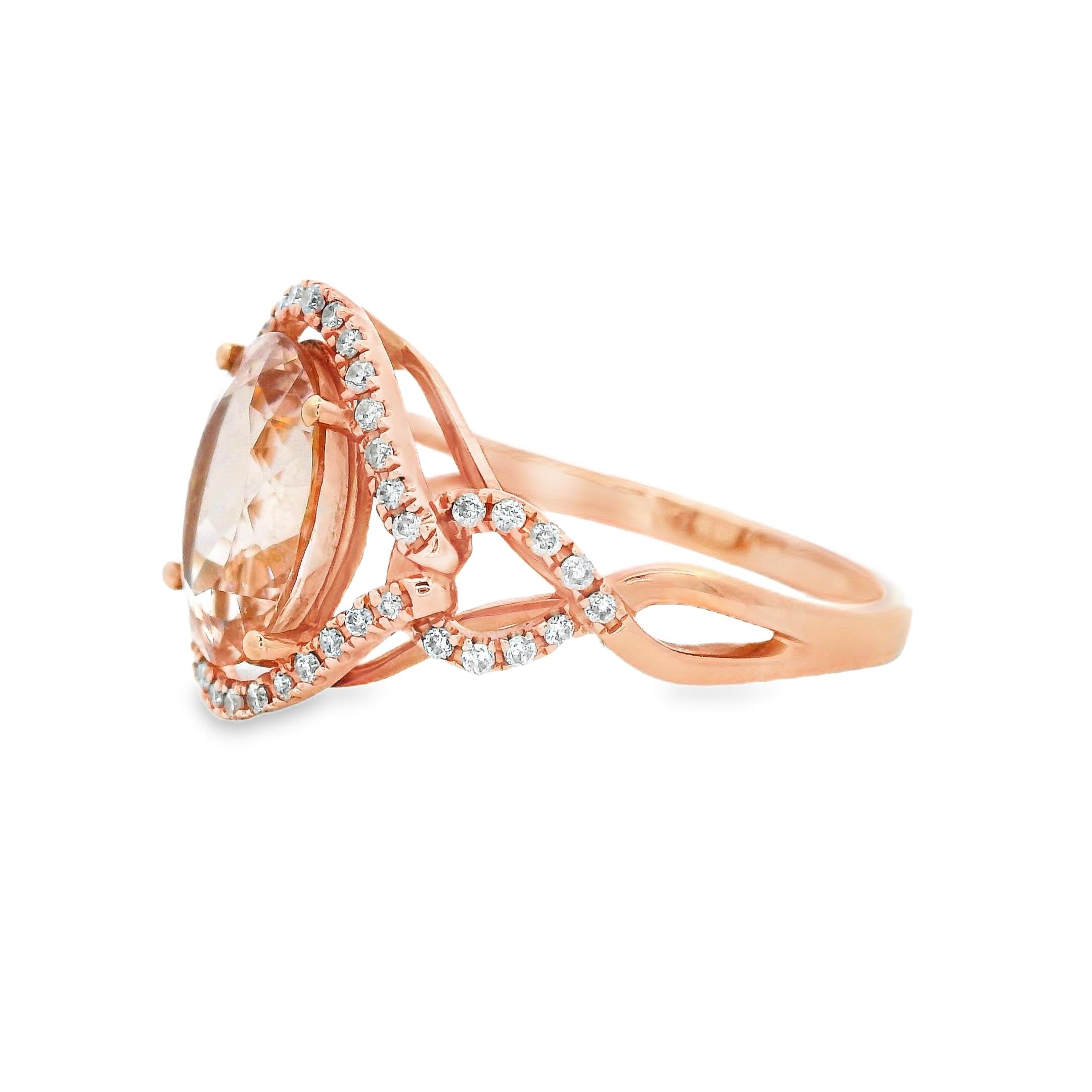 Anillo Ovalado de Morganita y Diamantes en Oro Rosa de 14K Talla 7 Contemporáneo en venta