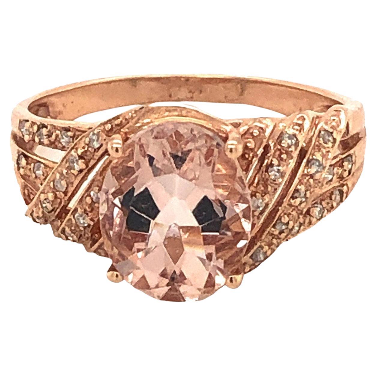 Anillo real ovalado de oro rosa de 14 quilates con diamantes incrustados de Morganita