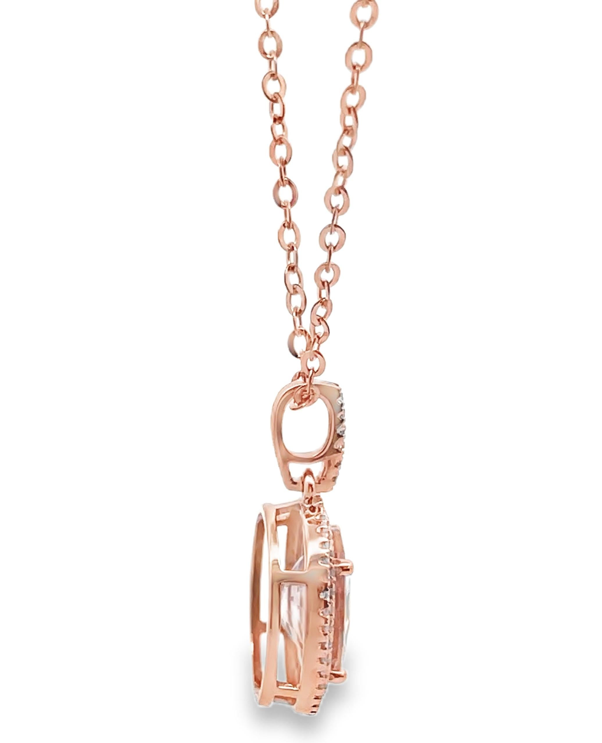 Contemporain Oval Morganite Pendant Necklace in 14K Rose Gold with Double Halo Diamonds en vente