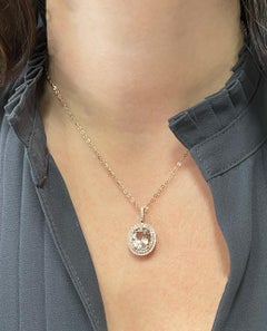 Collana ovale con Morganite da 3,09 carati e doppio alone di diamanti in oro rosa 14K