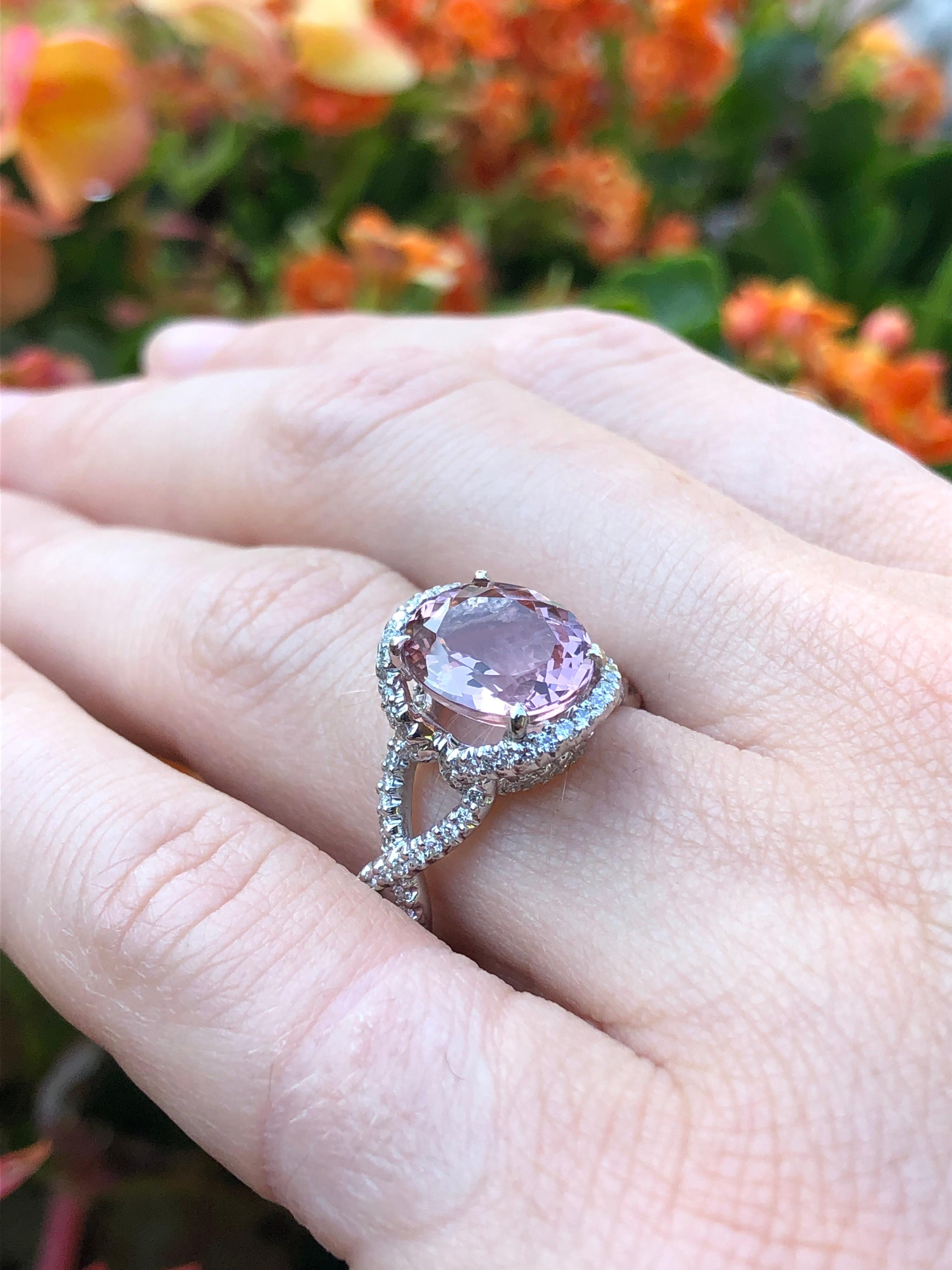 Morganite Ring Oval 3.50 Carats In New Condition For Sale In Beverly Hills, CA