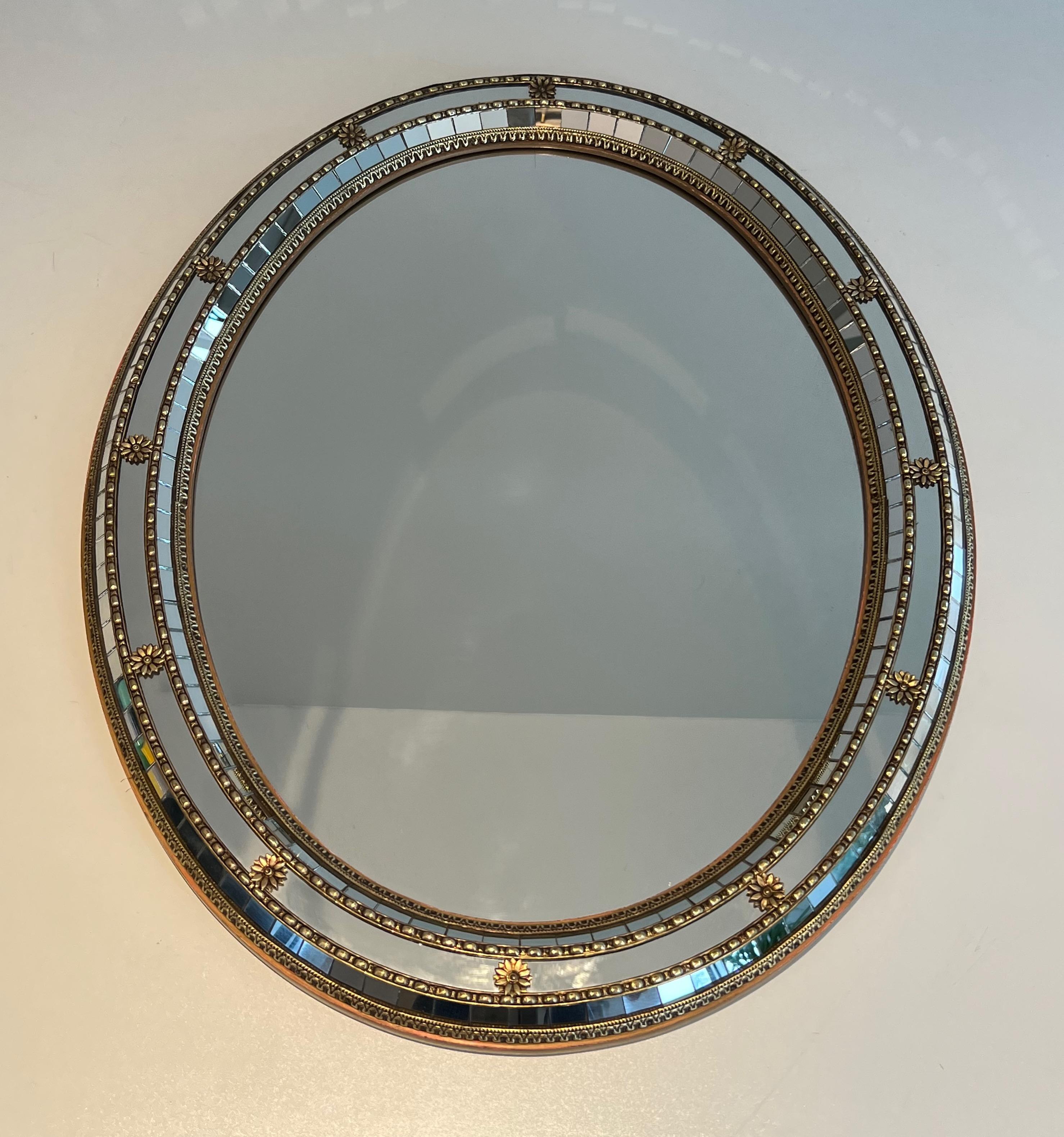 Miroir ovale à multiples facettes avec guirlandes en laiton en vente 4