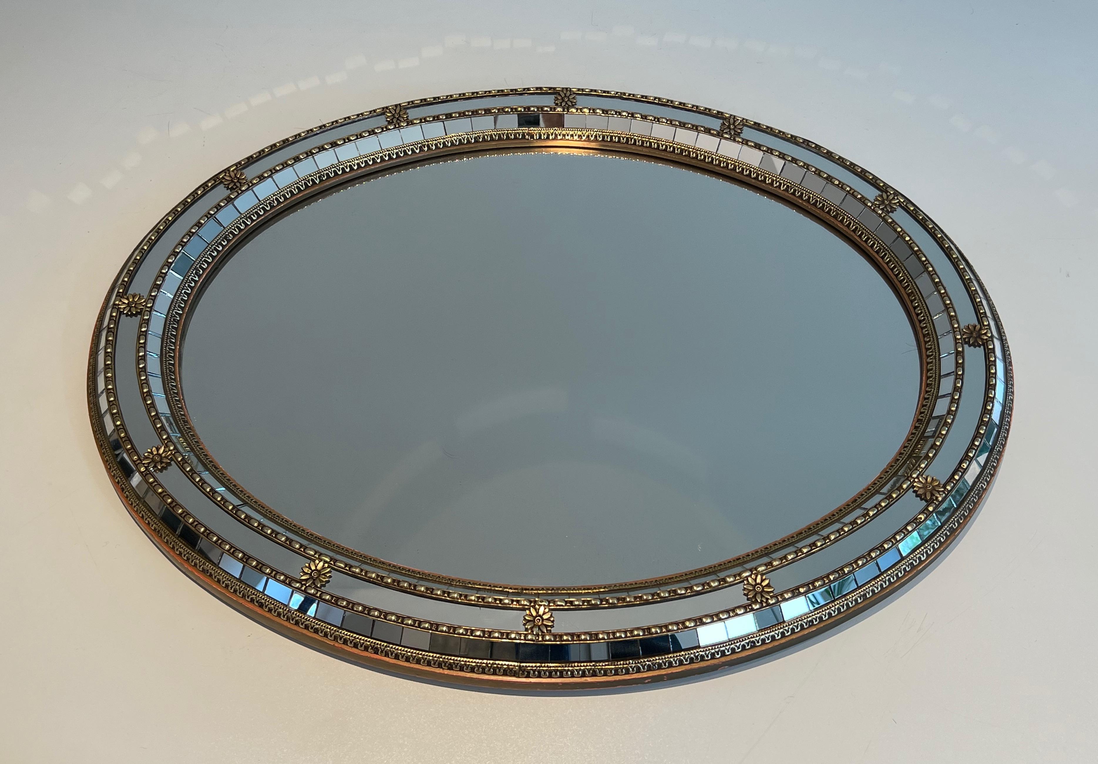 Miroir ovale à multiples facettes avec guirlandes en laiton en vente 5