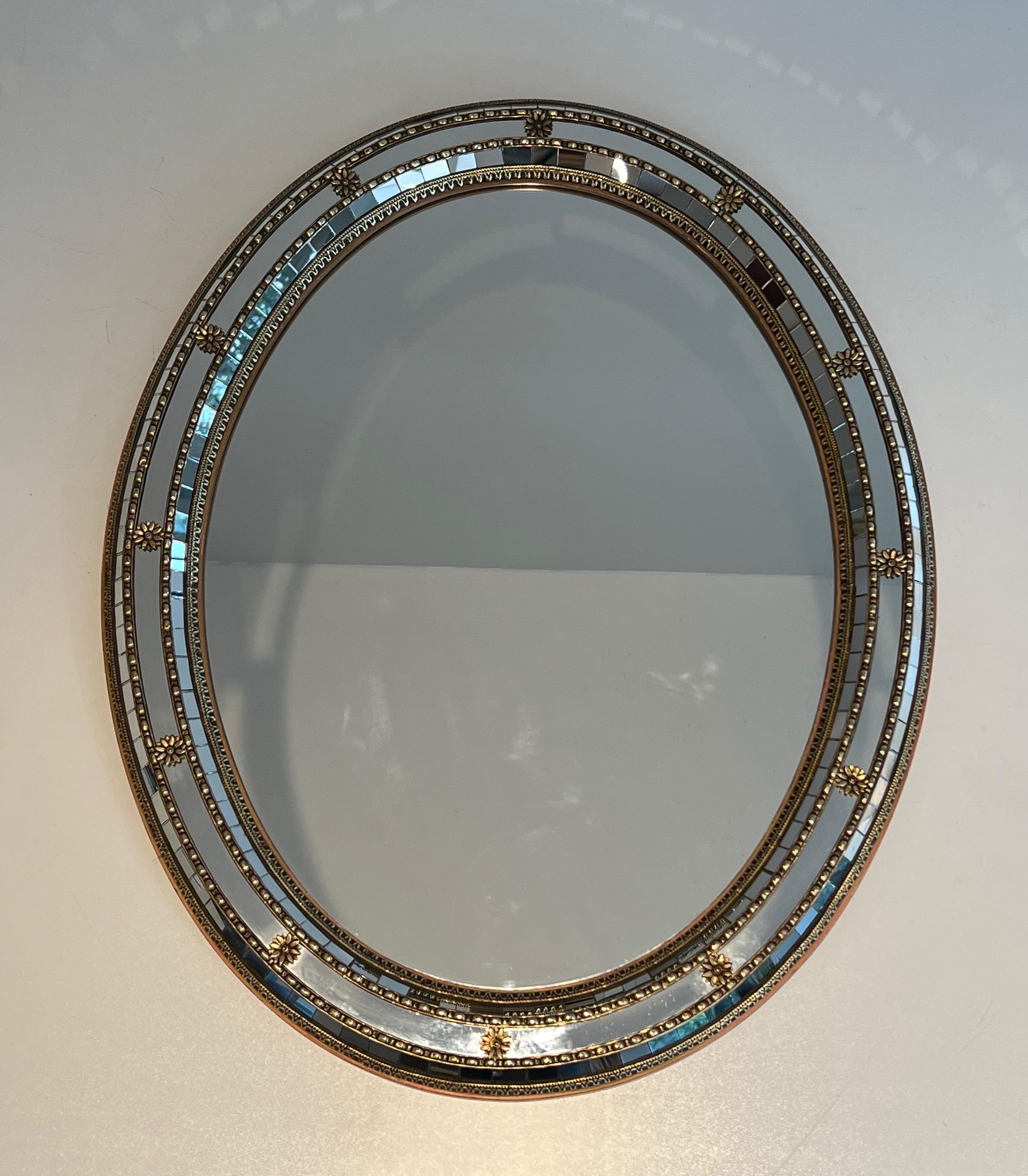 Miroir ovale à multiples facettes avec guirlandes en laiton en vente 6