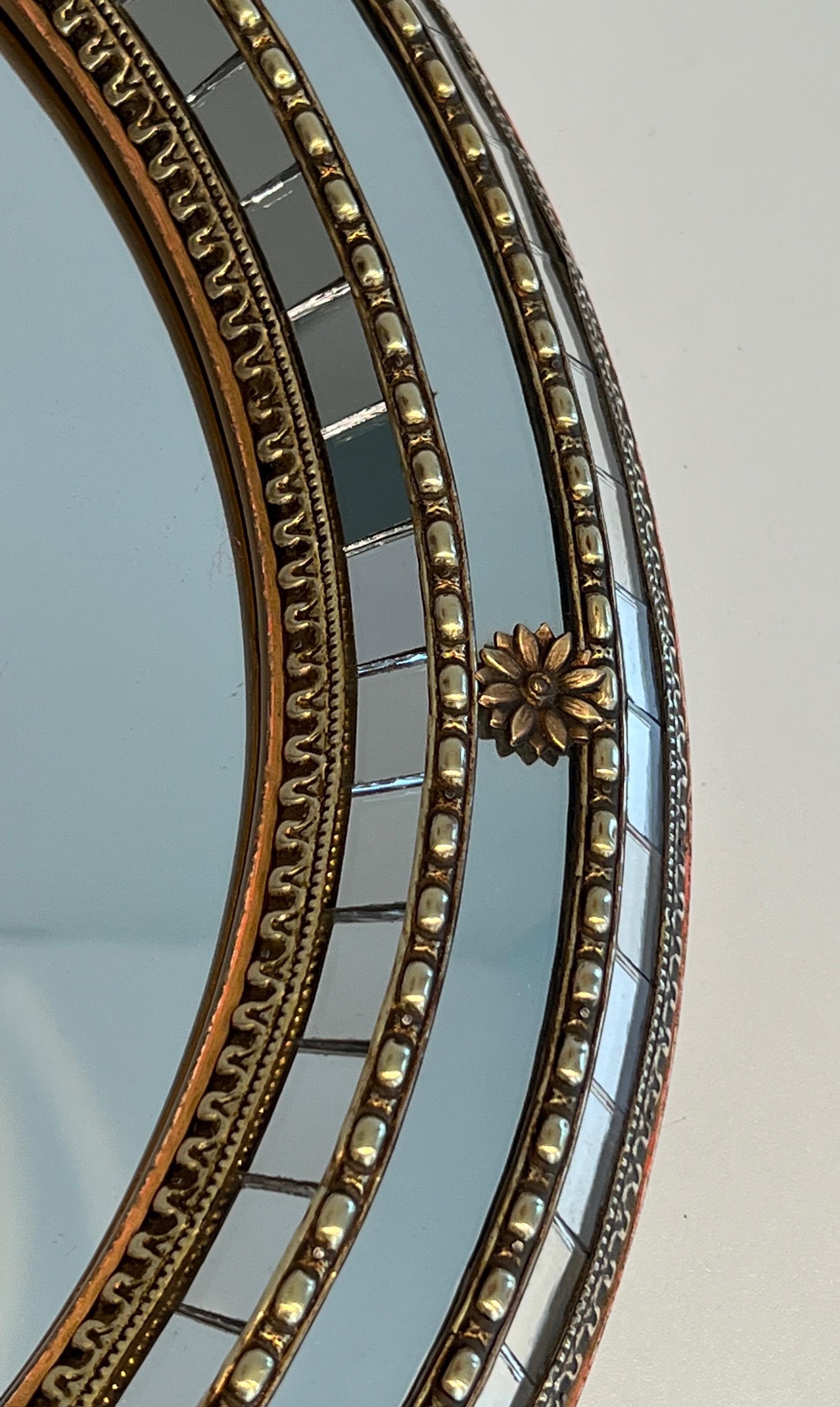 Miroir ovale à multiples facettes avec guirlandes en laiton en vente 2