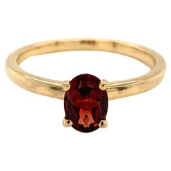 Anello ovale con granato naturale in oro giallo e argento massiccio