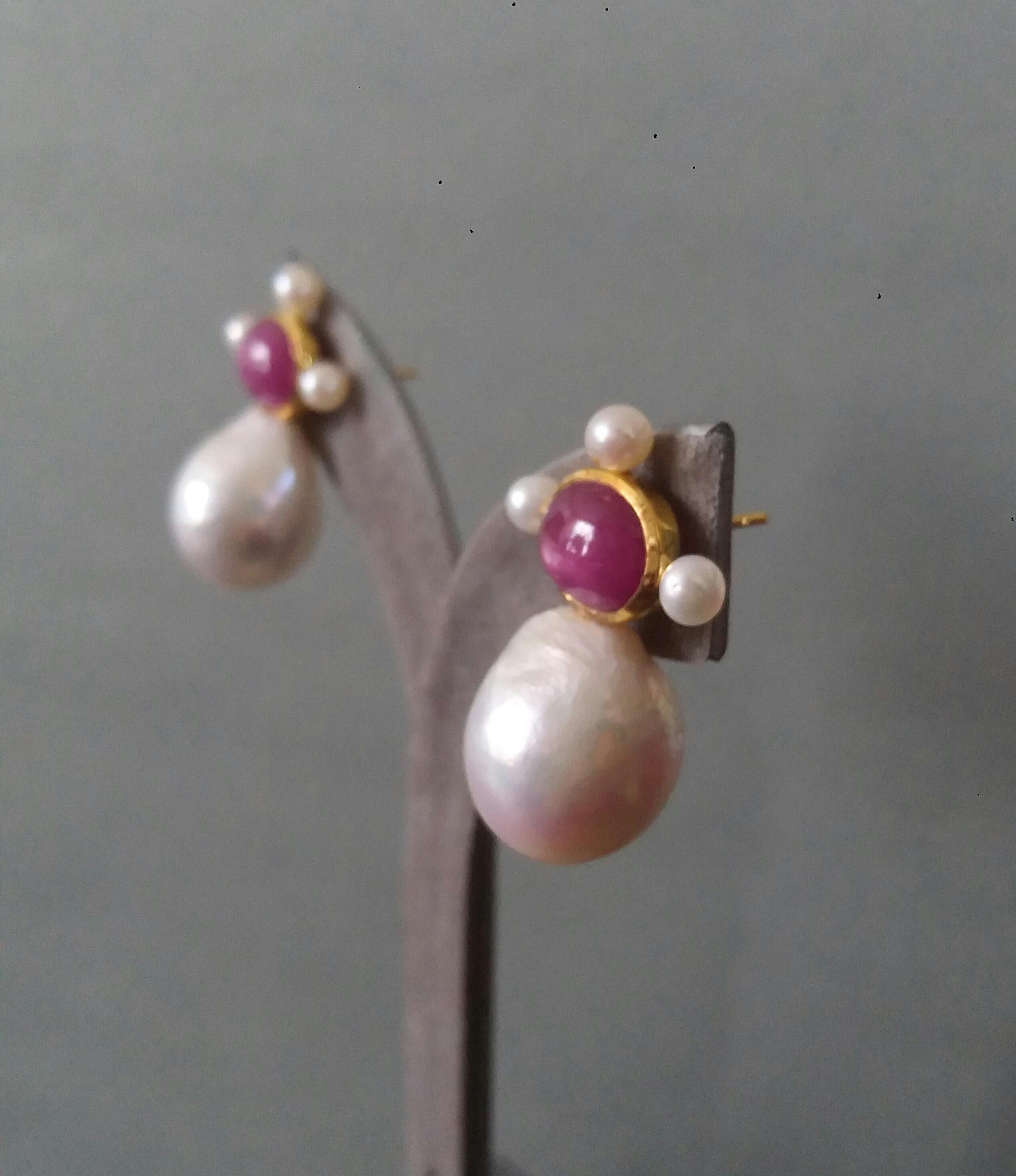Boucles d'oreilles en or jaune 14k avec perles baroques en forme de poire et rubis naturel ovale en vente 5