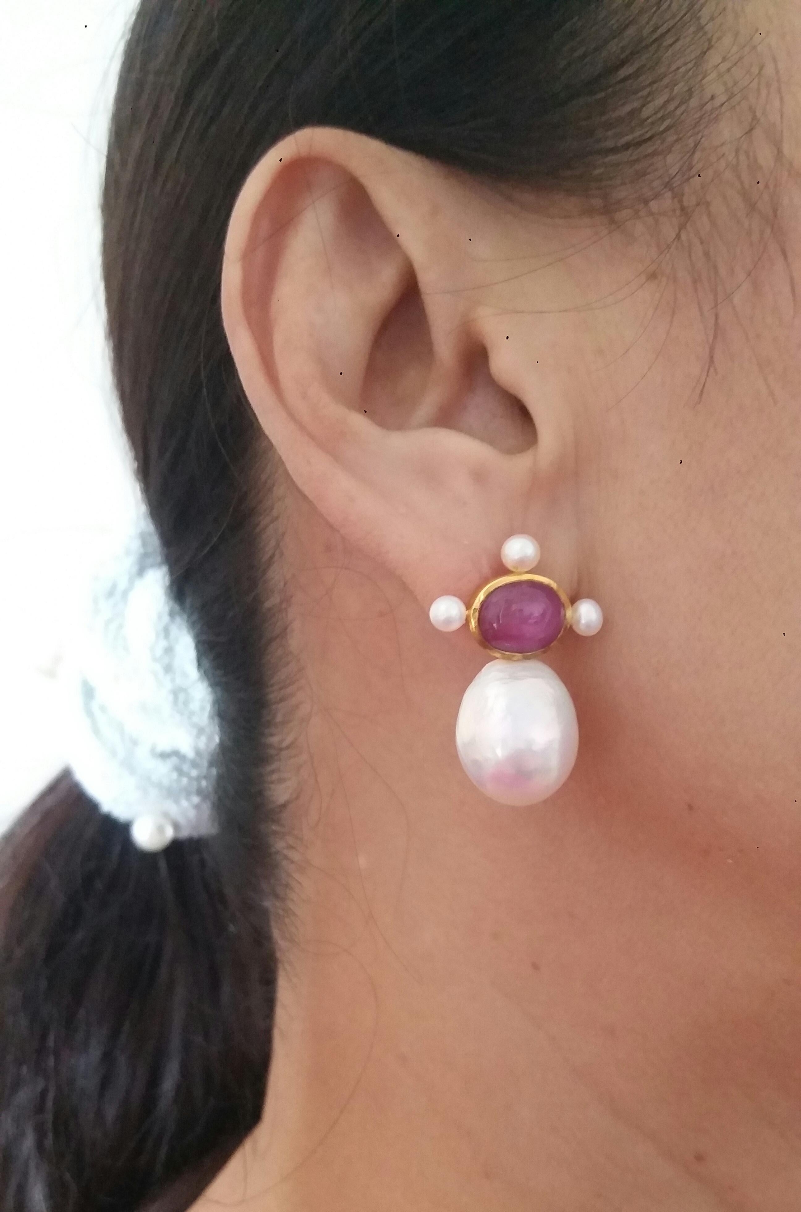 Boucles d'oreilles en or jaune 14k avec perles baroques en forme de poire et rubis naturel ovale en vente 6