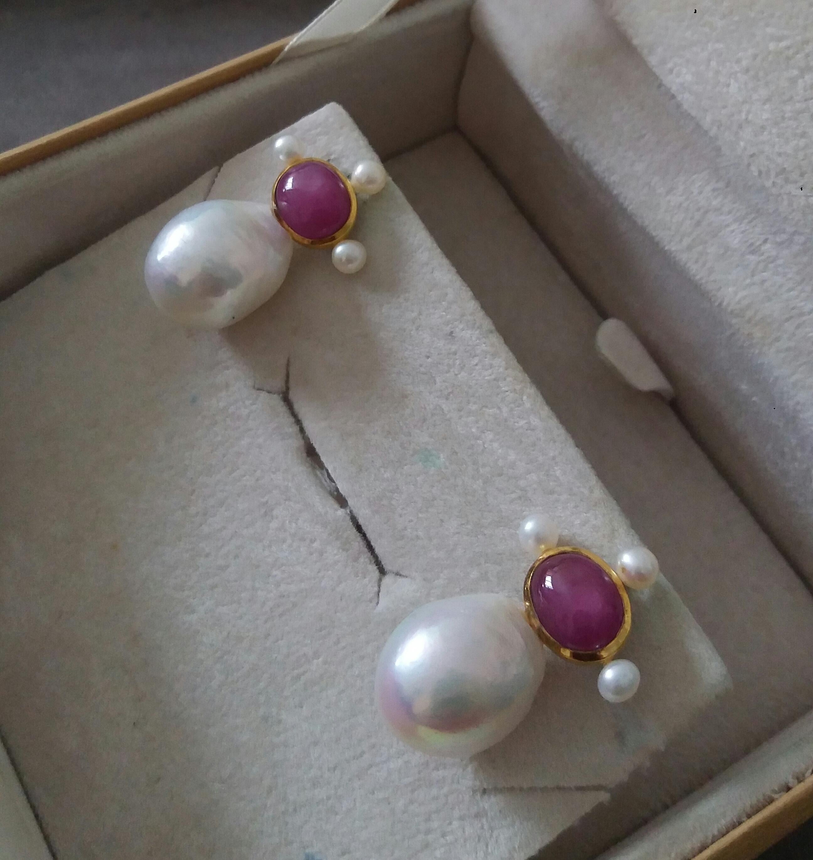 Orecchini con perle barocche ovali di rubino naturale in oro giallo 14 ct. in vendita 3