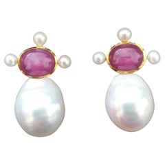 Boucles d'oreilles en or jaune 14k avec perles baroques en forme de poire et rubis naturel ovale