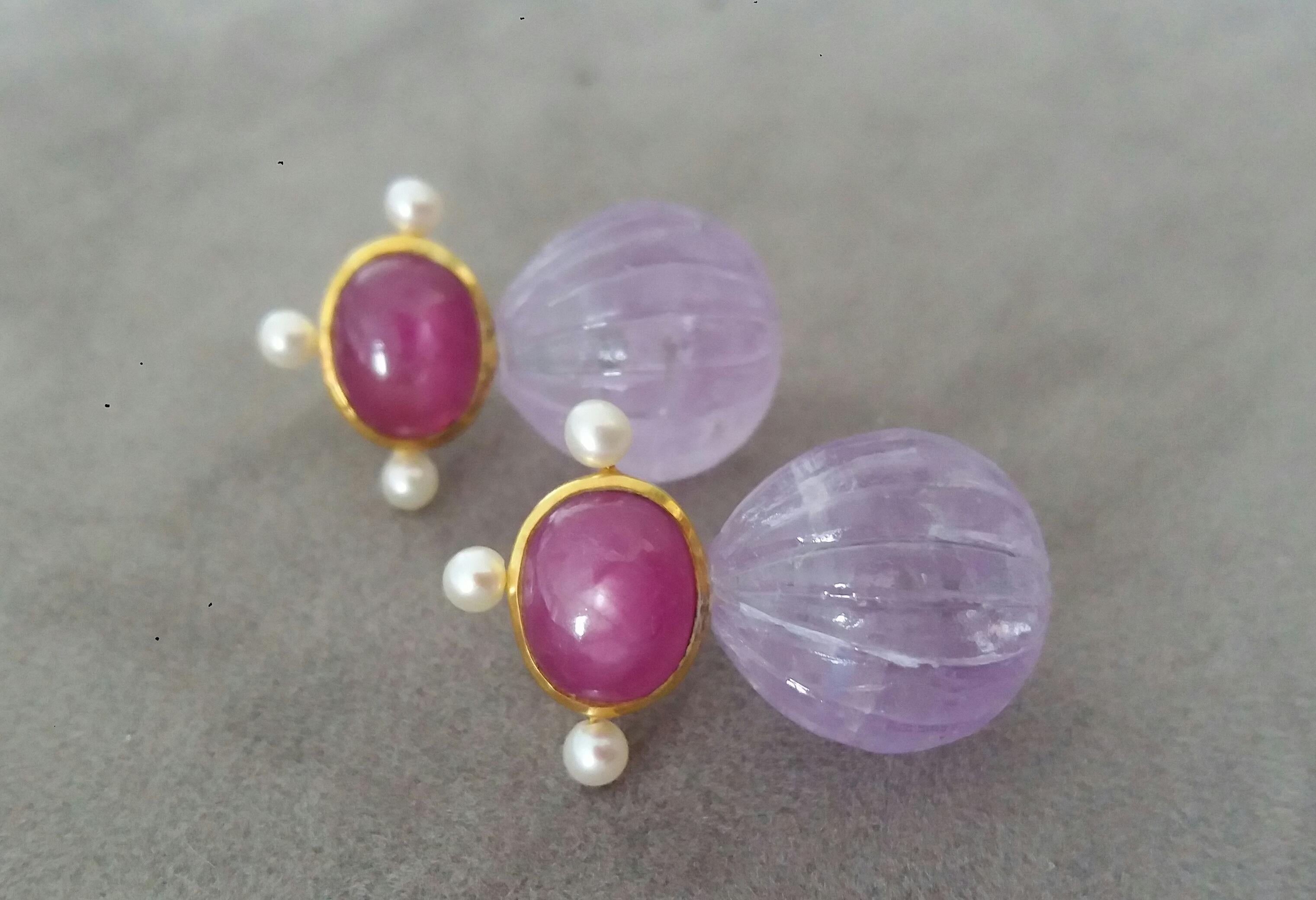 Oval Natural Ruby Cabs Gold Pearls Engraved Amethyst Round Drops Stud Earrings In Good Condition For Sale In Bangkok, TH