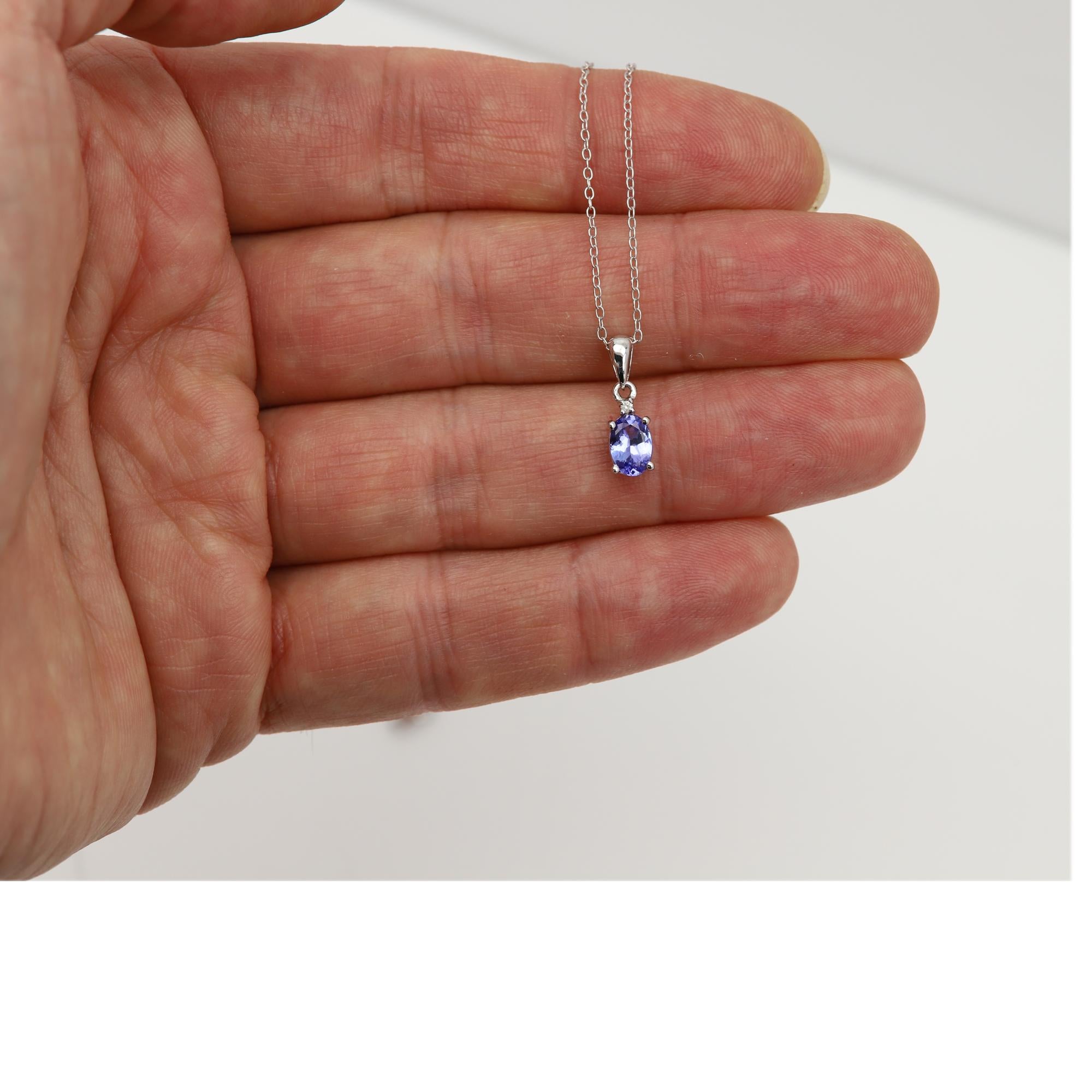 Oval Natural Tanzanite in 14 karat White Gold Purple Tanzanite Pendant For Sale 3