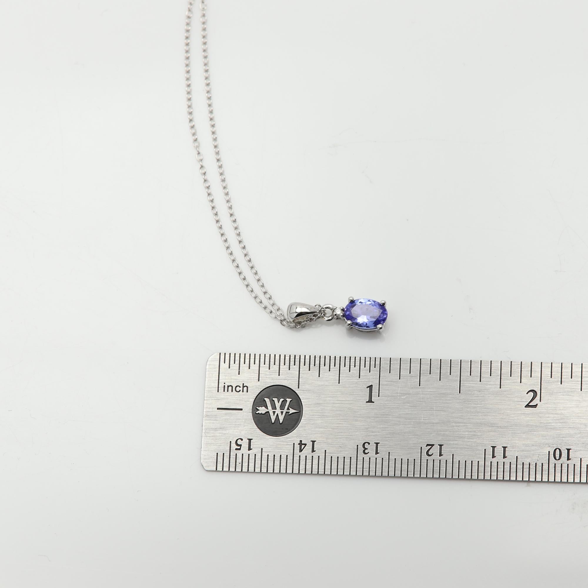 Oval Natural Tanzanite in 14 karat White Gold Purple Tanzanite Pendant For Sale 4
