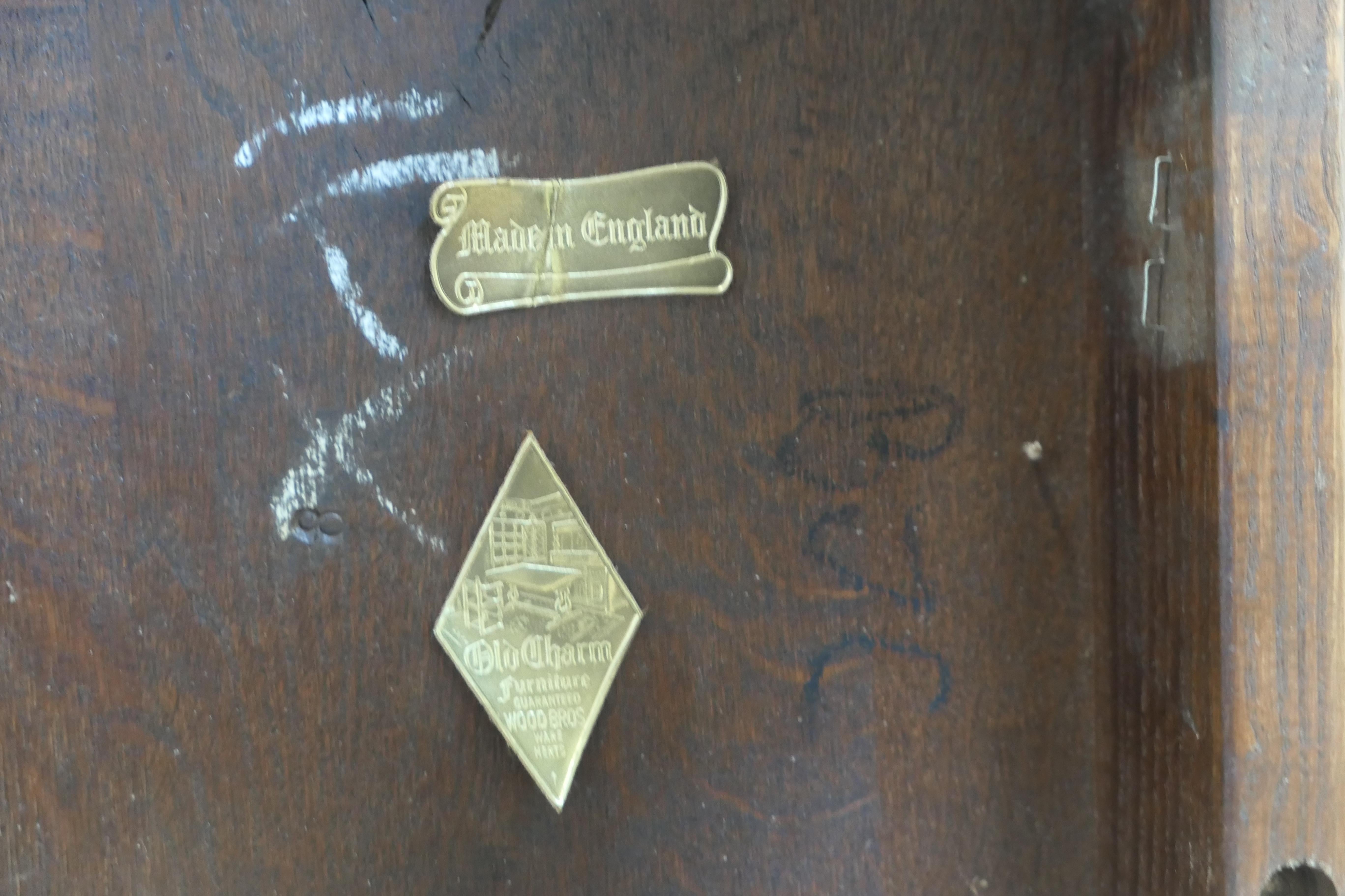 Milieu du XXe siècle Ensemble de tables ovales en chêne par Old Charm en vente