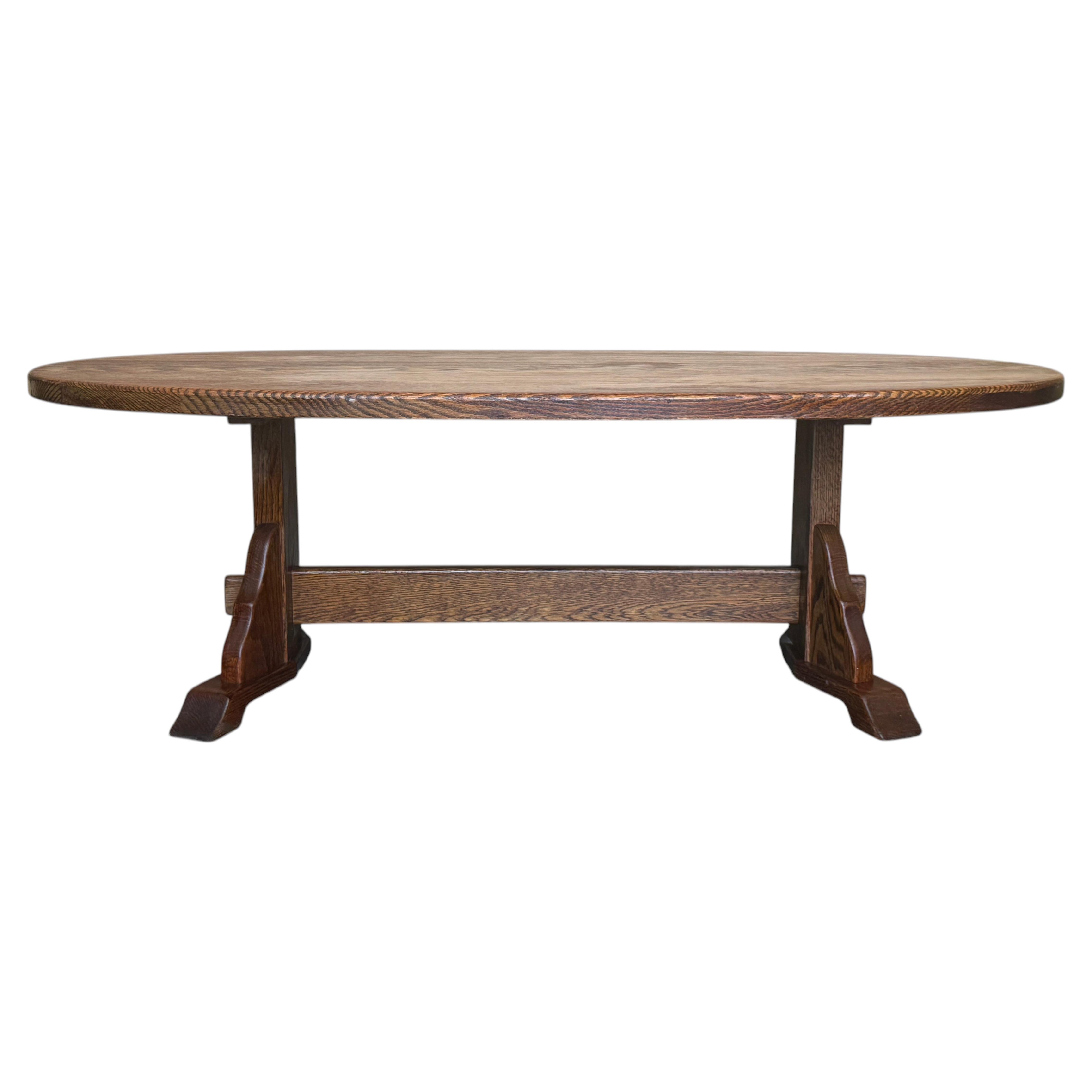 Mesa baja ovalada de roble de estilo Arts & Crafts