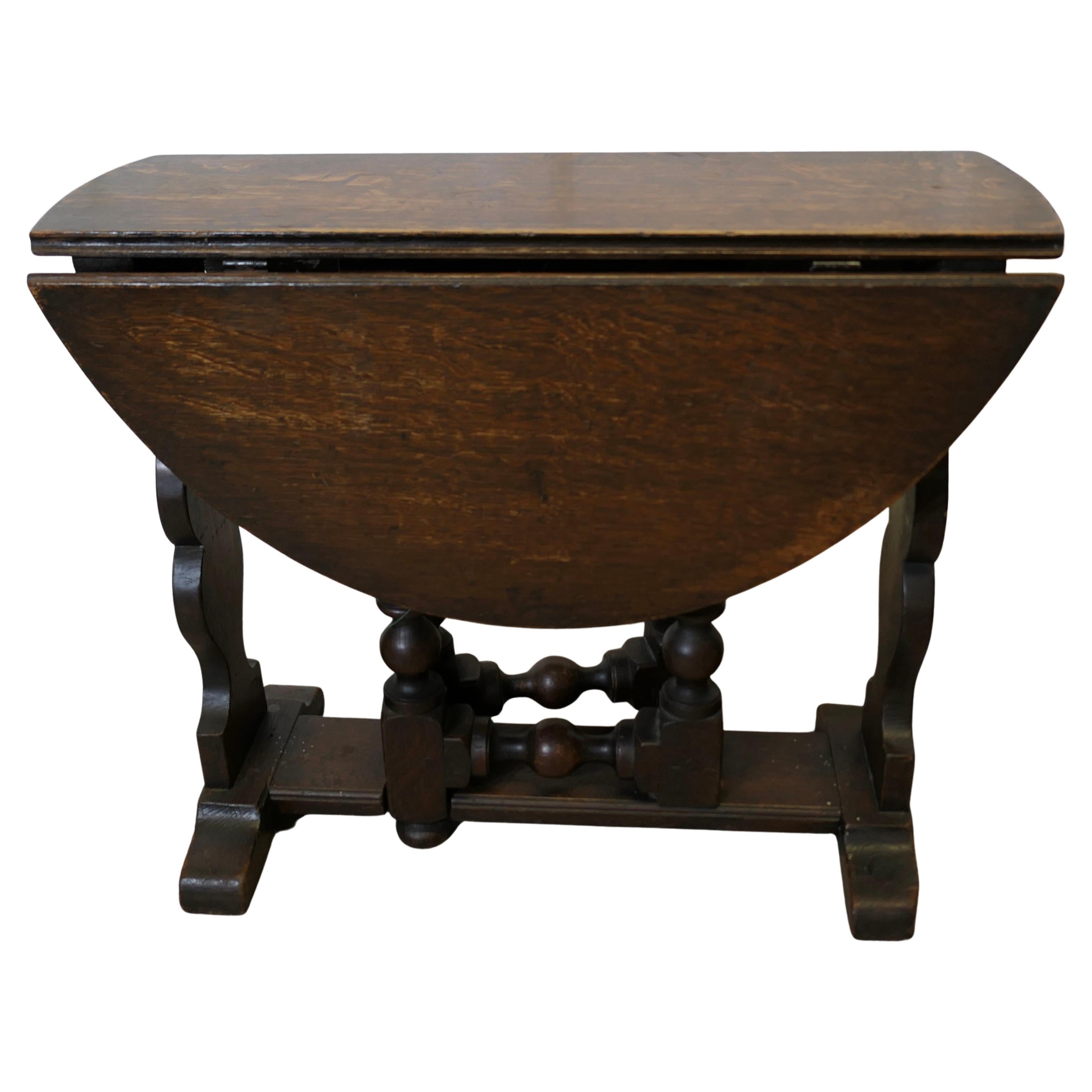 Oval Oak Gate Leg Couchtisch oder Beistelltisch  Dies ist ein gutes und robustes Stück