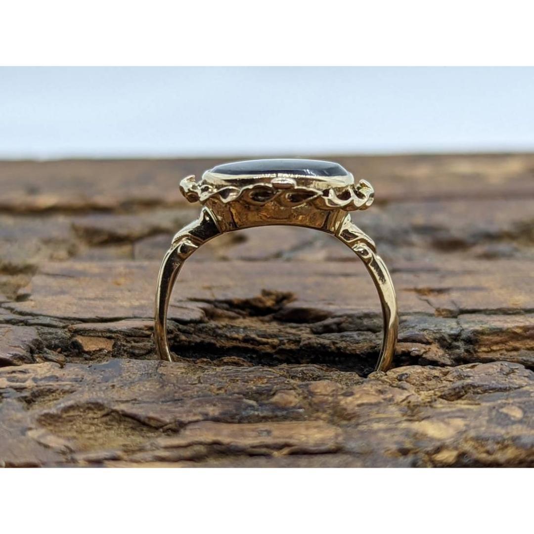 Women's Oval Onyx ring. 10k ornate gold frame onyx ring. Mourning ring.