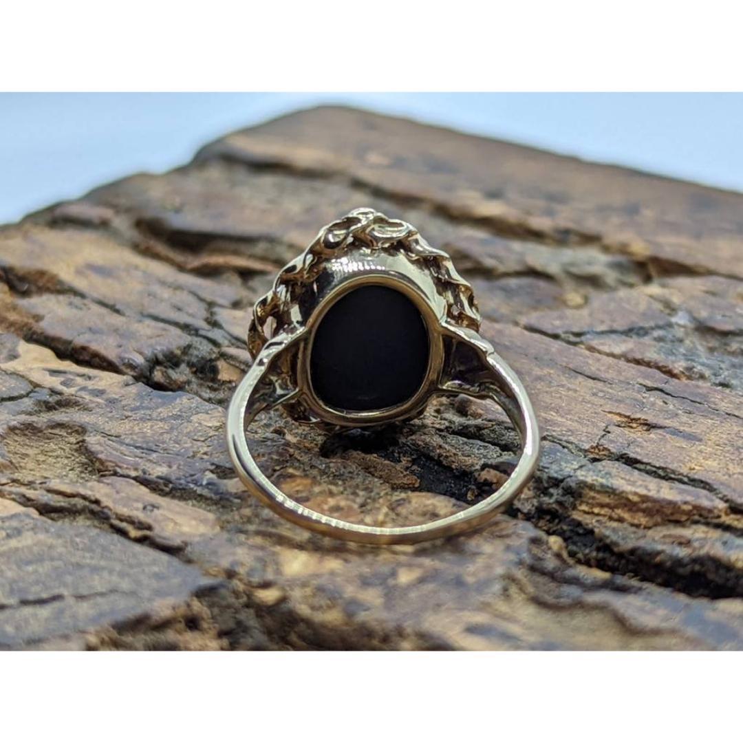 Oval Onyx ring. 10k ornate gold frame onyx ring. Mourning ring. 2