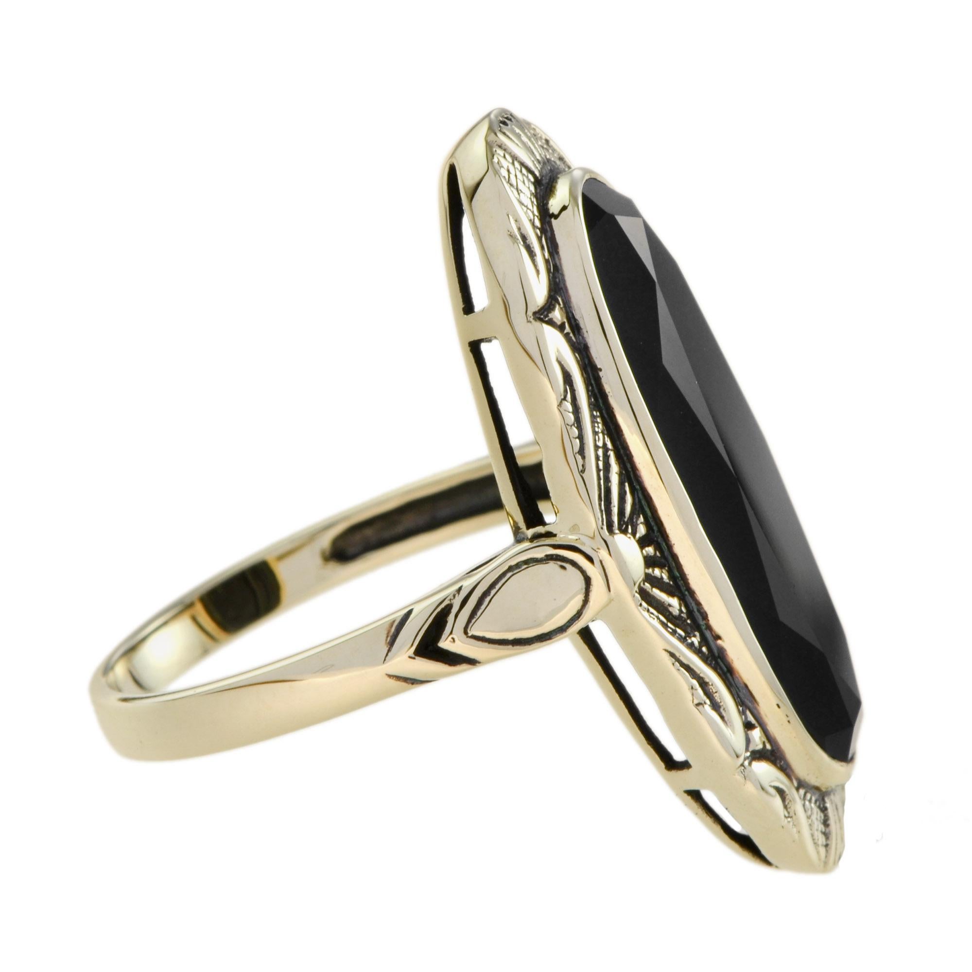 For Sale:  Oval Onyx Vintage Style Cocktail Ring in 9k Yellow Gold 3