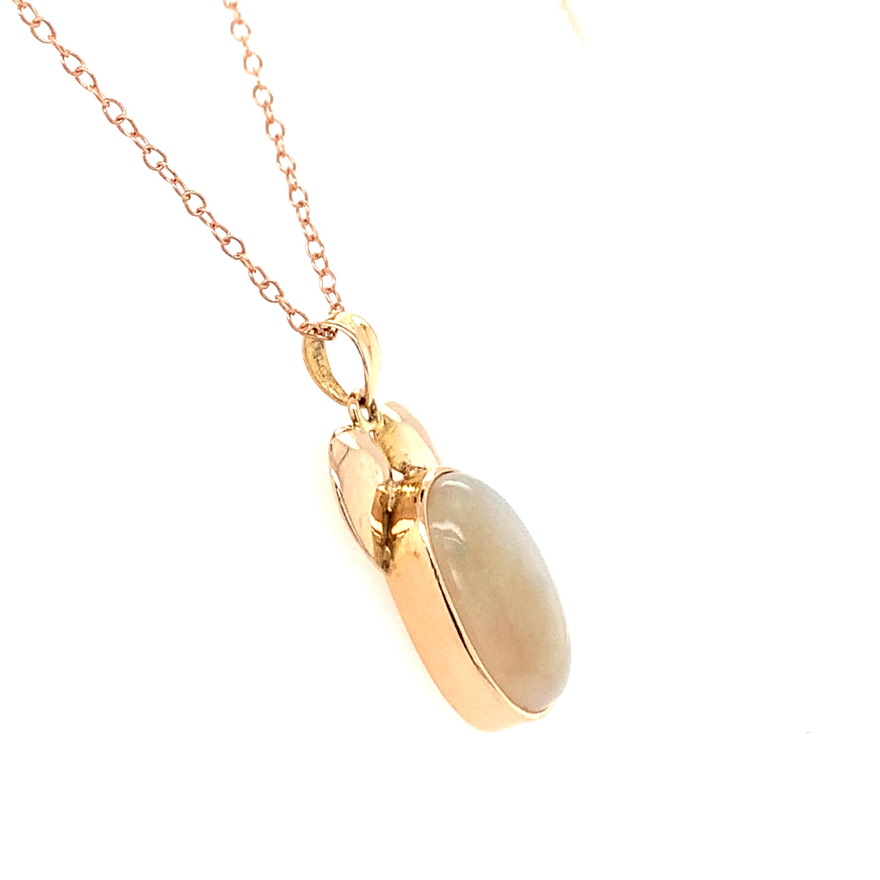 Oval Opal 14K Yellow Gold Pendant In New Condition For Sale In Trumbull, CT