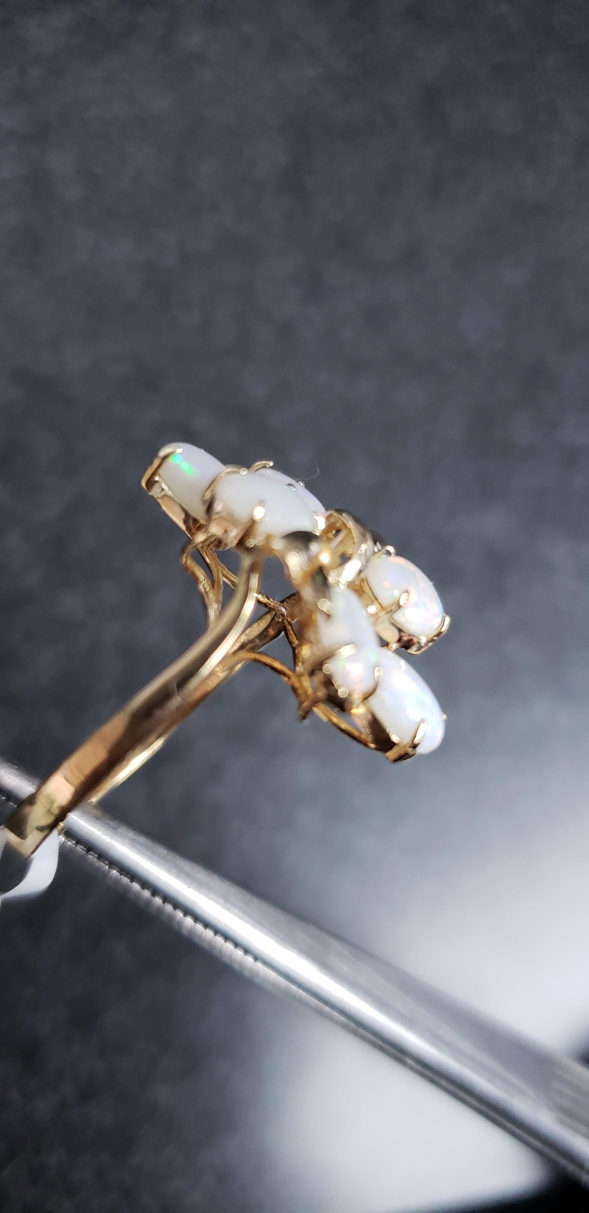 Oval Opal Cluster Ring 14k Yellow Gold Neuf - En vente à Sugar Land, TX