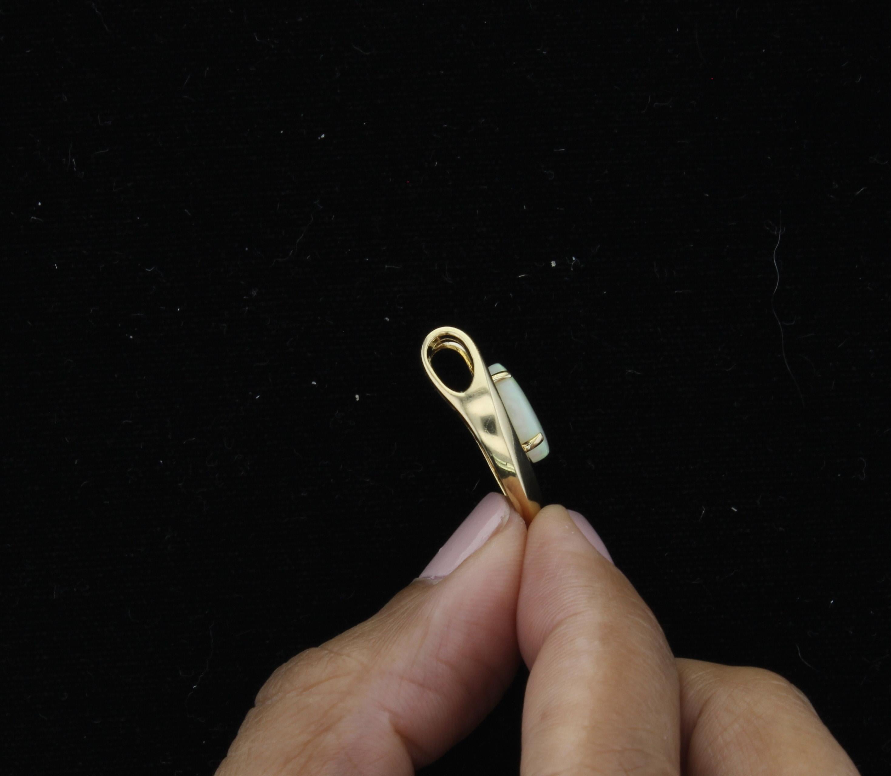 Collier d'opales ovales en or jaune 14 carats Unisexe en vente
