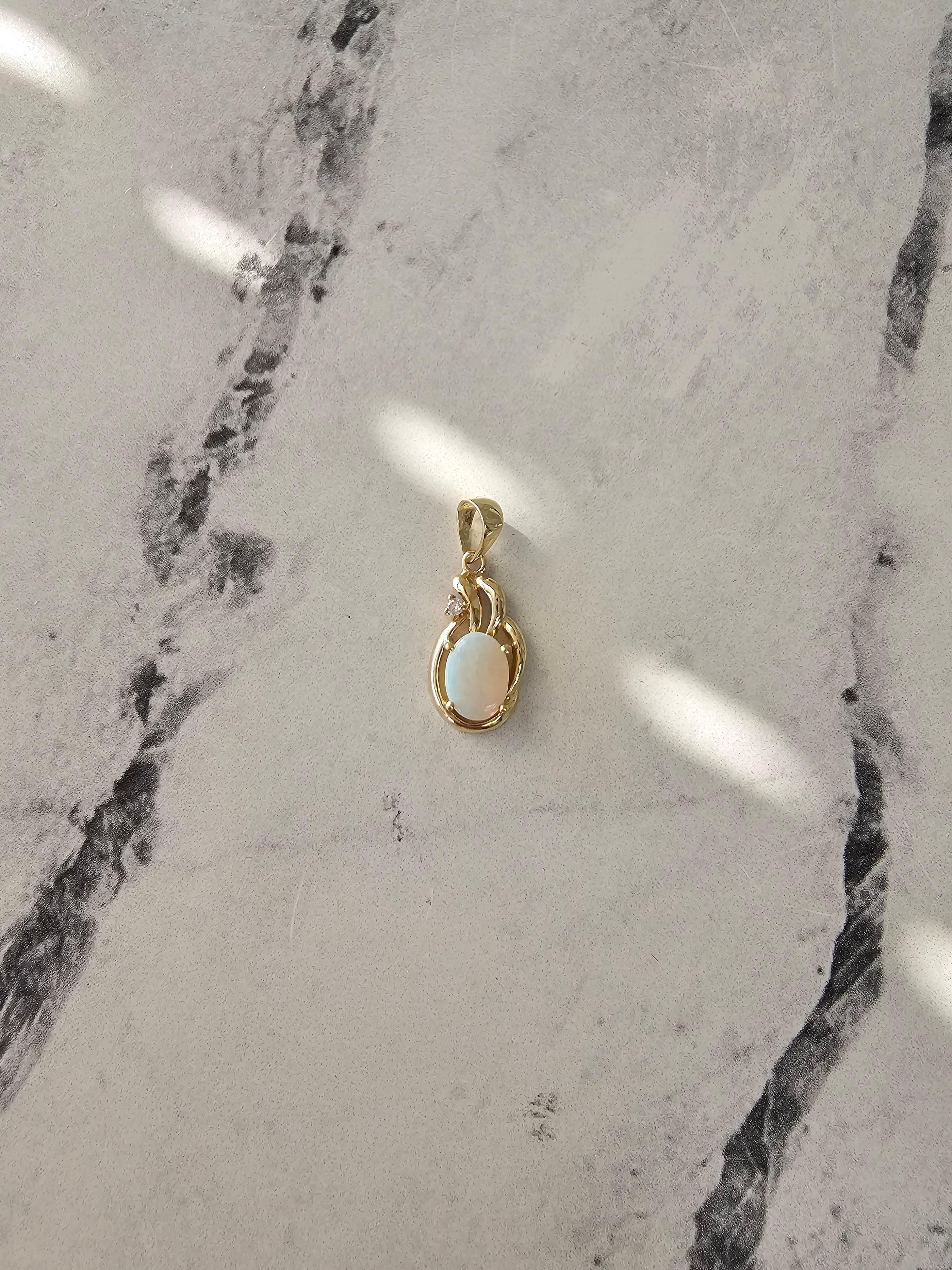 Collana Opale Ovale con Accenti in Oro e Diamanti In condizioni Nuovo in vendita a Sugar Land, TX