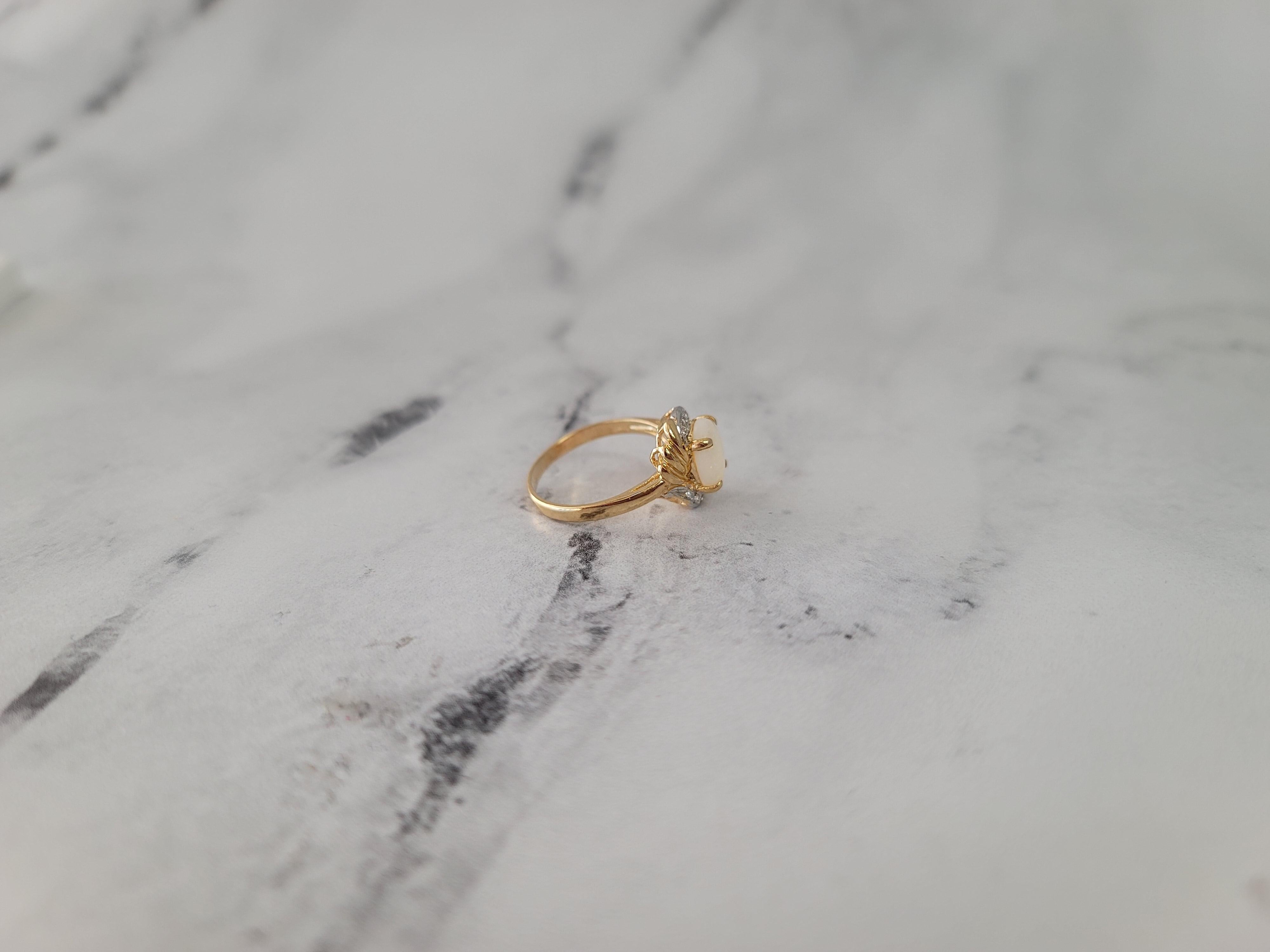 Donna Anello Opale ovale con accenti di diamanti in oro giallo 14k in vendita