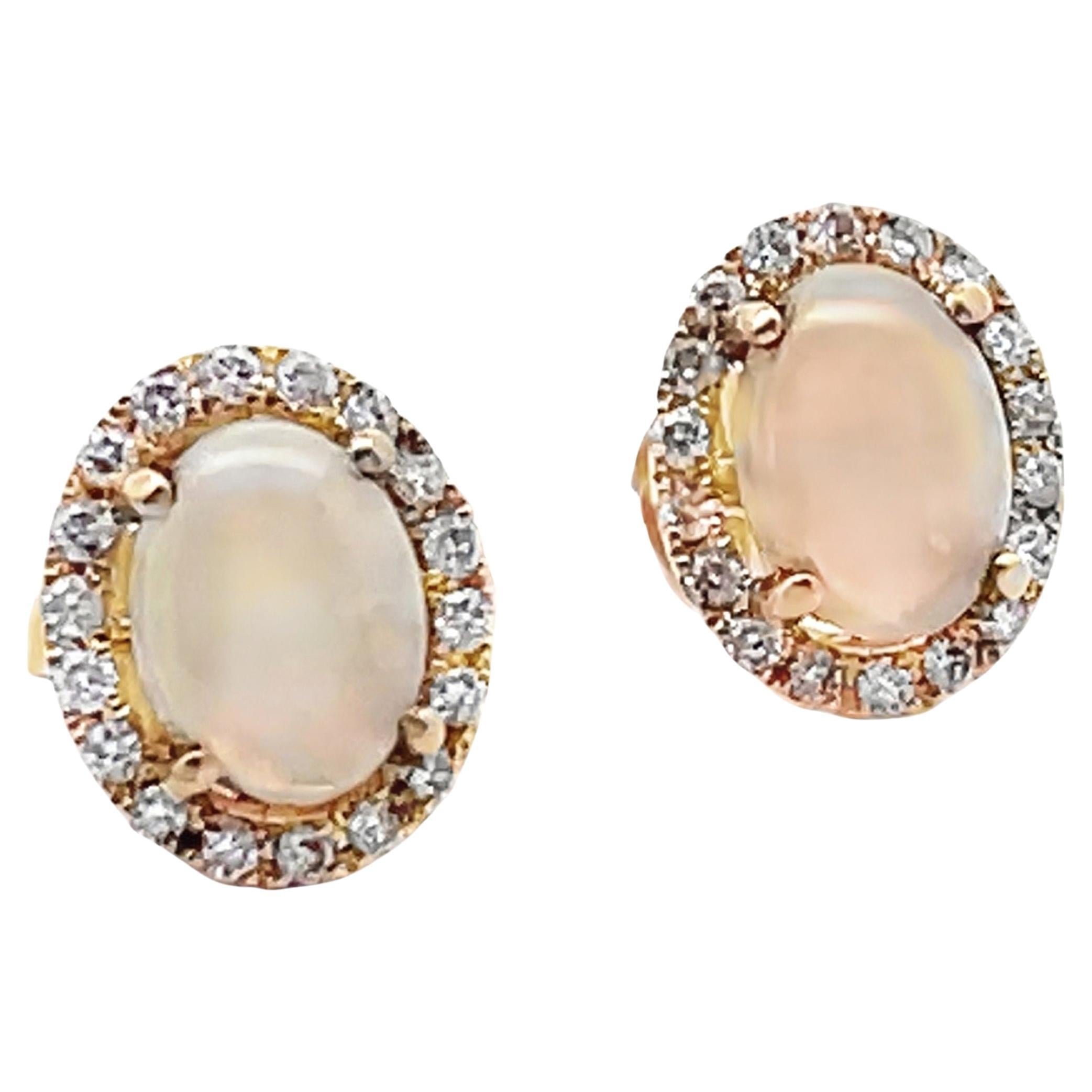 Ovale Opal-Ohrstecker mit runden Diamanten in 14K Gelbgold