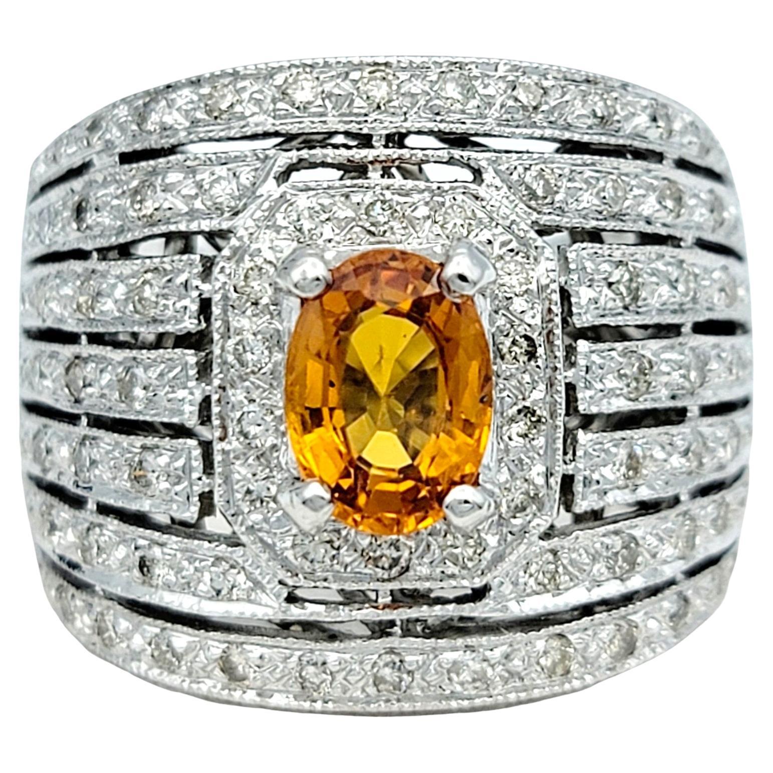 Breiter Ring mit ovalem orangefarbenem Saphir und mehrreihigem Diamant aus 14 Karat Weißgold im Angebot