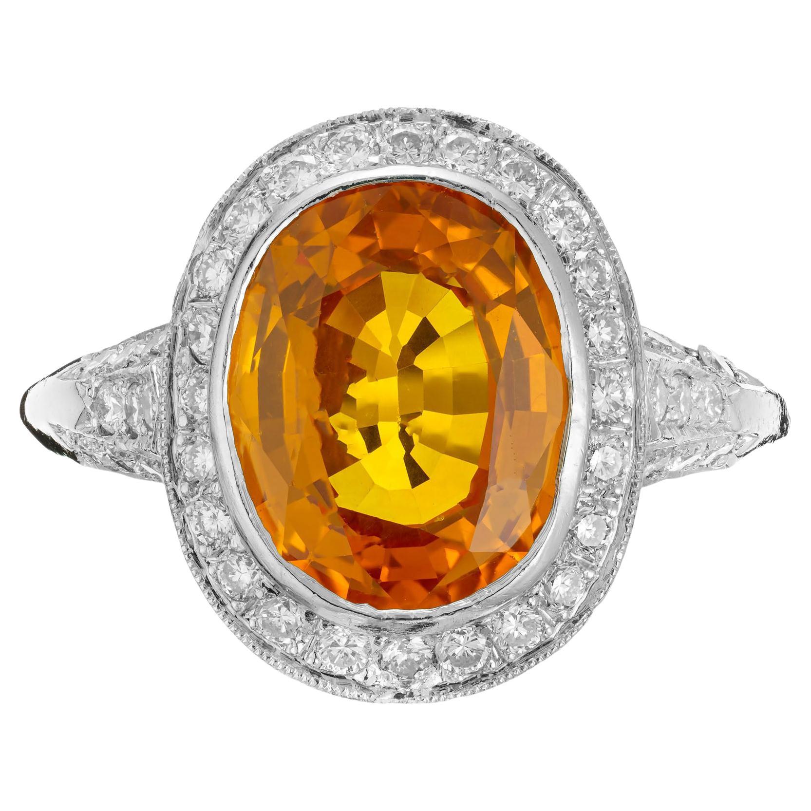 Bague de fiançailles en platine filigrane avec saphir orange ovale de 4,00 carats et halo de diamants