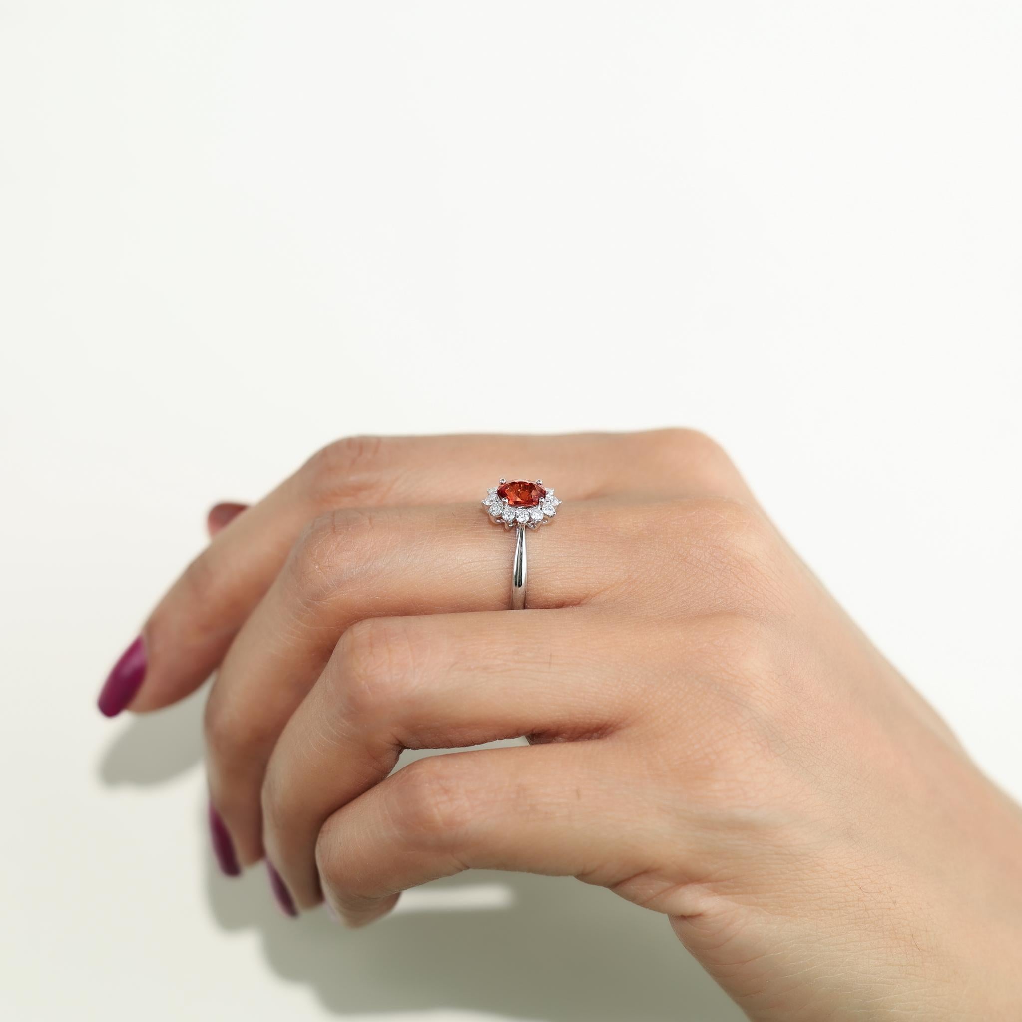 Ovaler Orange Saphir Diamant Halo Cocktail Verlobungsring aus Weißgold Damen im Angebot
