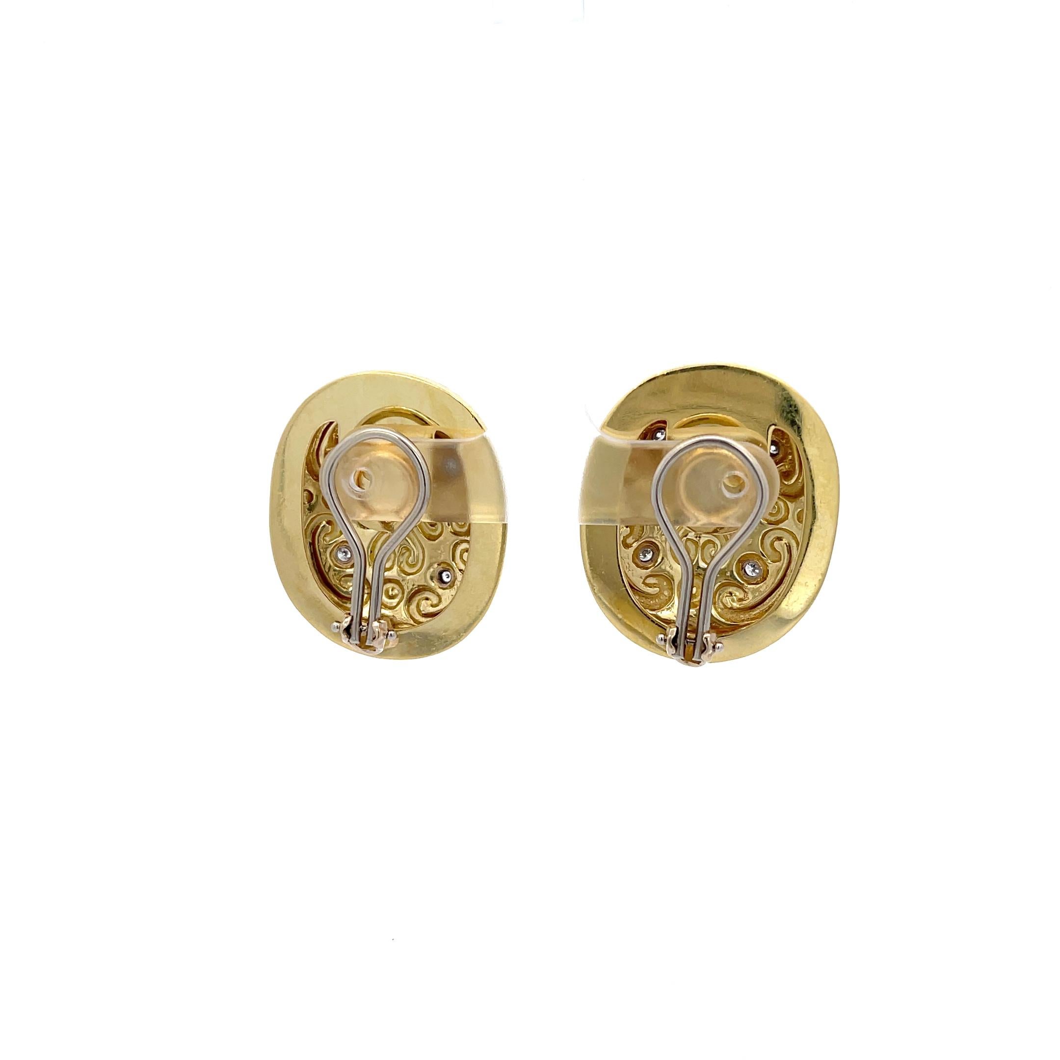 Oval Ornate Diamond Clip-on Earrings 18K Yellow Gold In Excellent Condition For Sale In Dallas, TX
