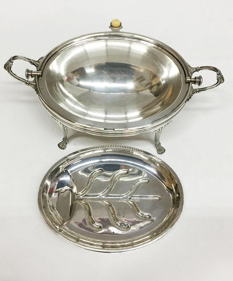 Oval Oyster Silver Plated Dish with Tilting Lid by Cooper Brothers Sheffield In Good Condition For Sale In Delft, NL