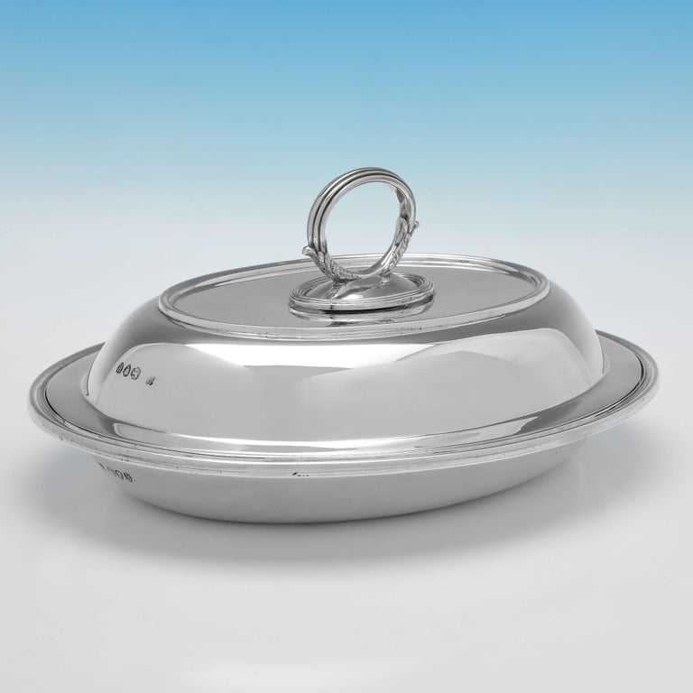 Oval Pair of Victorian Sterling Silver Serving Dishes, London 1892 For