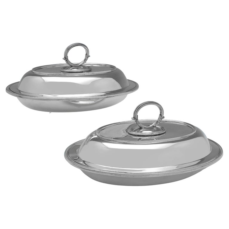 Oval Pair of Victorian Sterling Silver Serving Dishes, London 1892 For