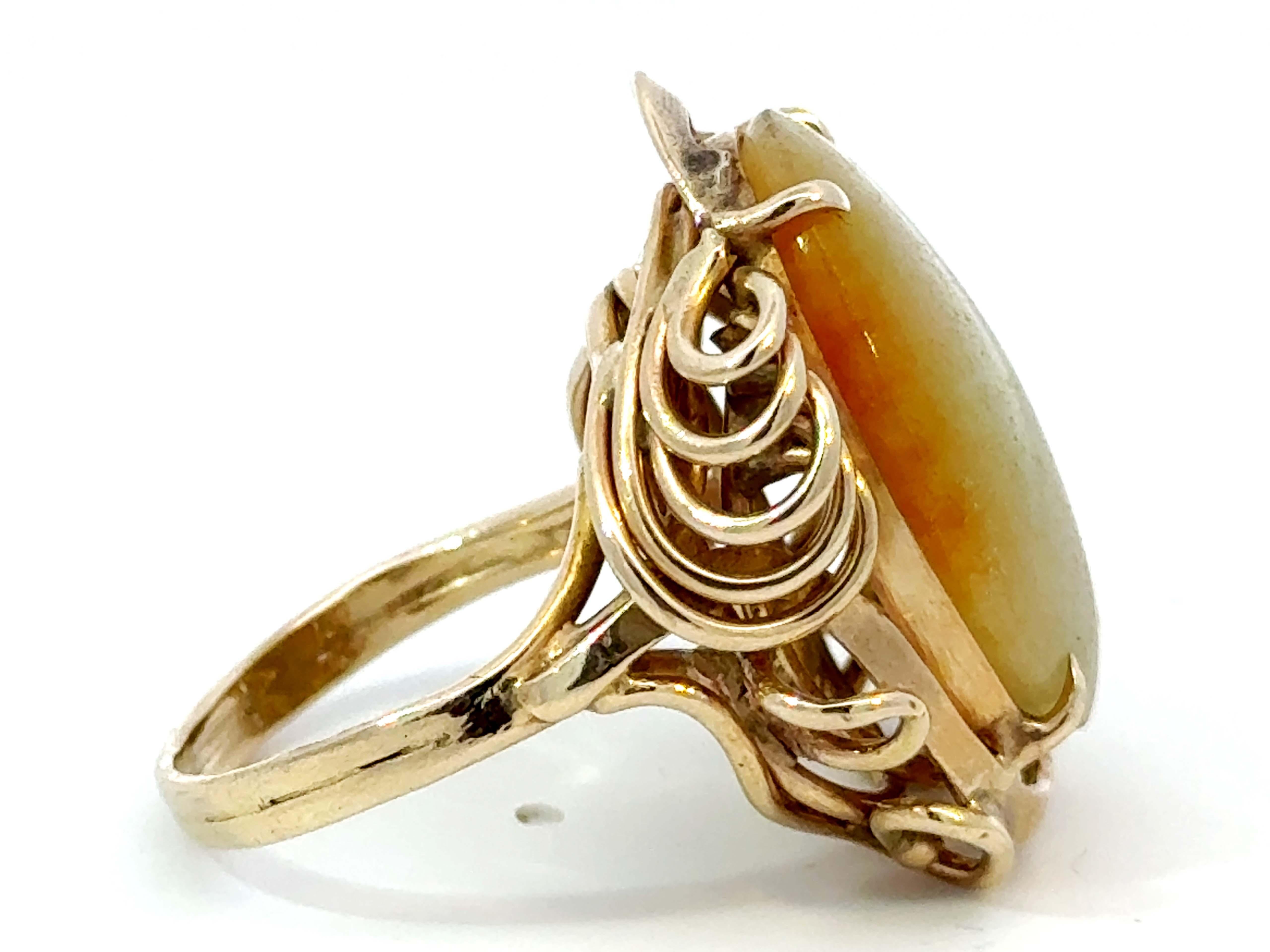 Oval Pale Green and Brown Jade Ring 14k Yellow Gold In Excellent Condition For Sale In Honolulu, HI